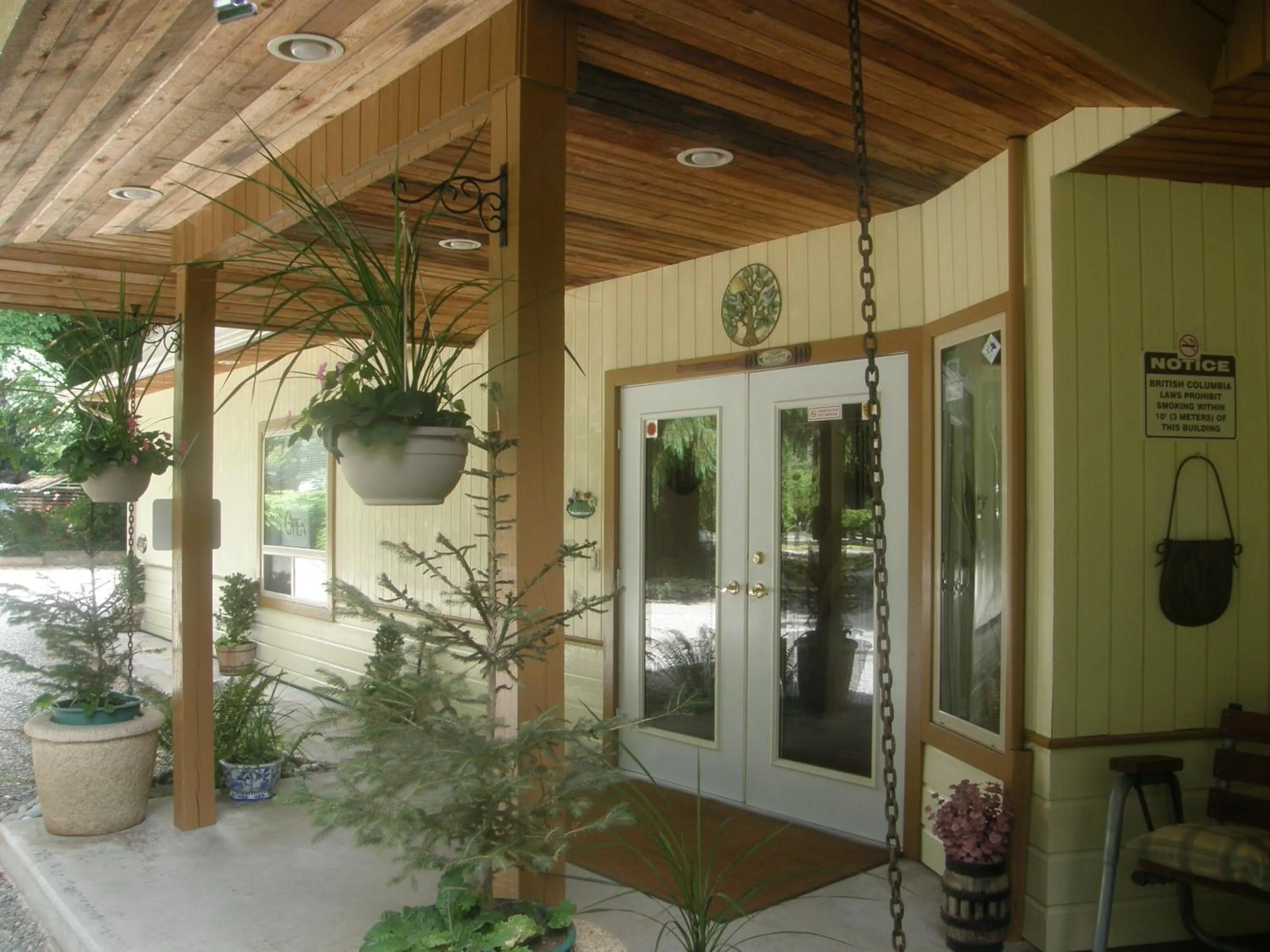 Facade/entrance in Cedar Wood Lodge Bed & Breakfast Inn