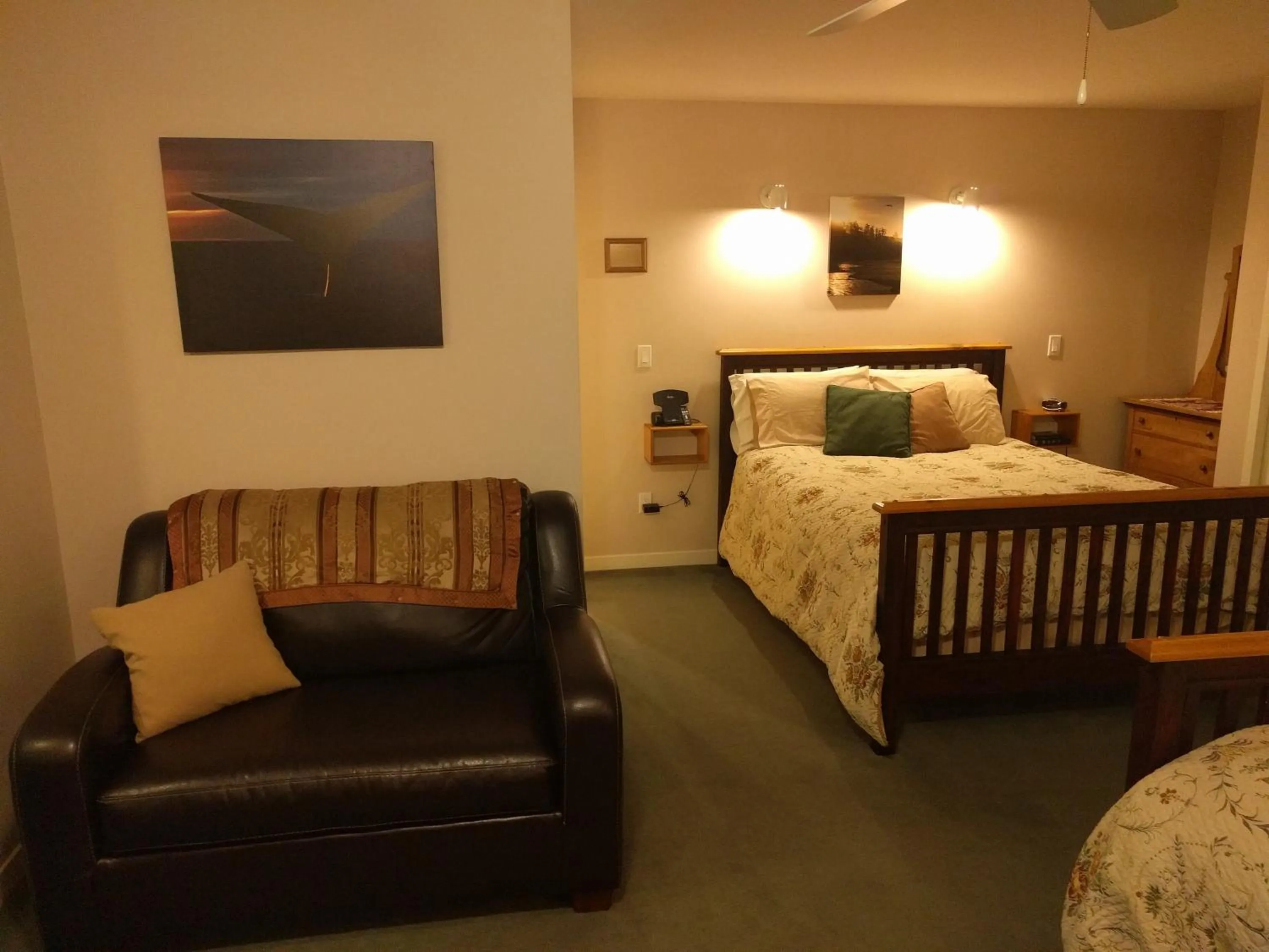 Cedar Wood Lodge Bed & Breakfast Inn