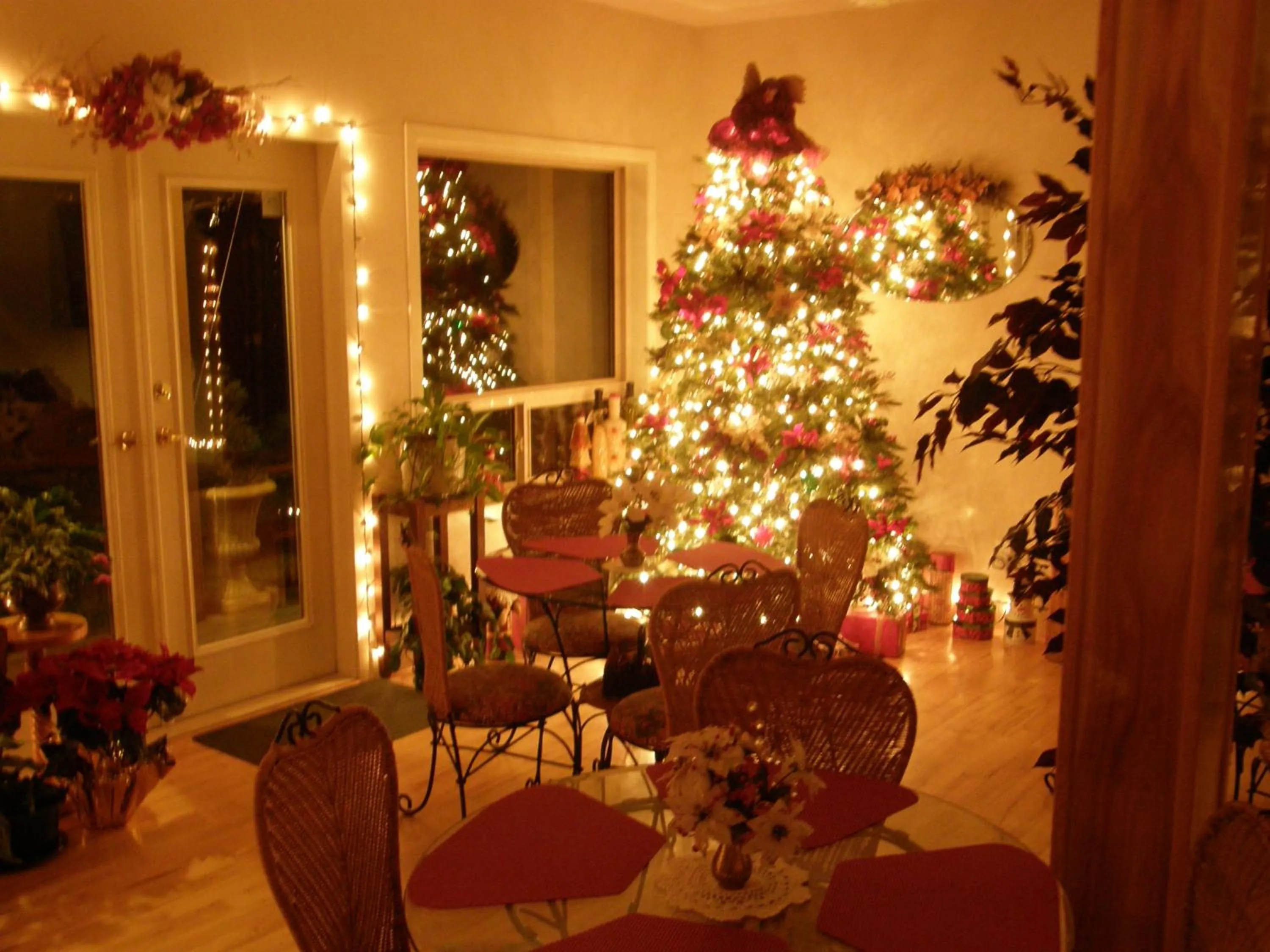 Restaurant/places to eat in Cedar Wood Lodge Bed & Breakfast Inn