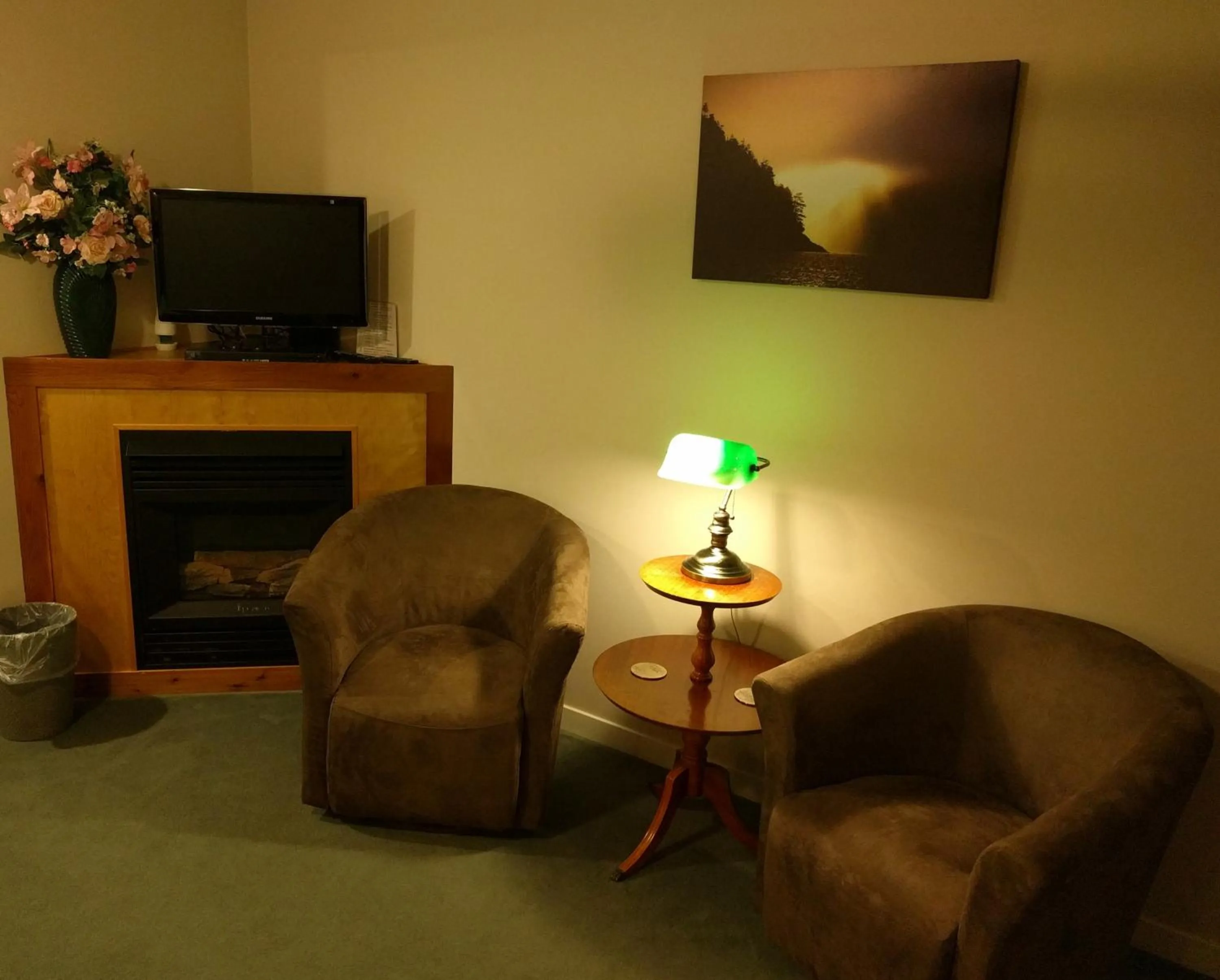 Cedar Wood Lodge Bed & Breakfast Inn