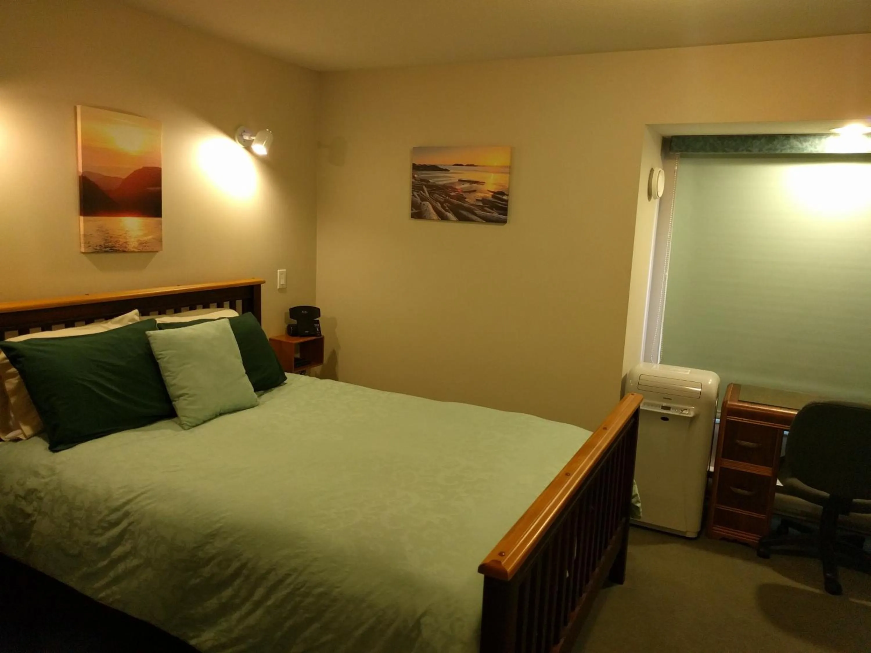 Cedar Wood Lodge Bed & Breakfast Inn