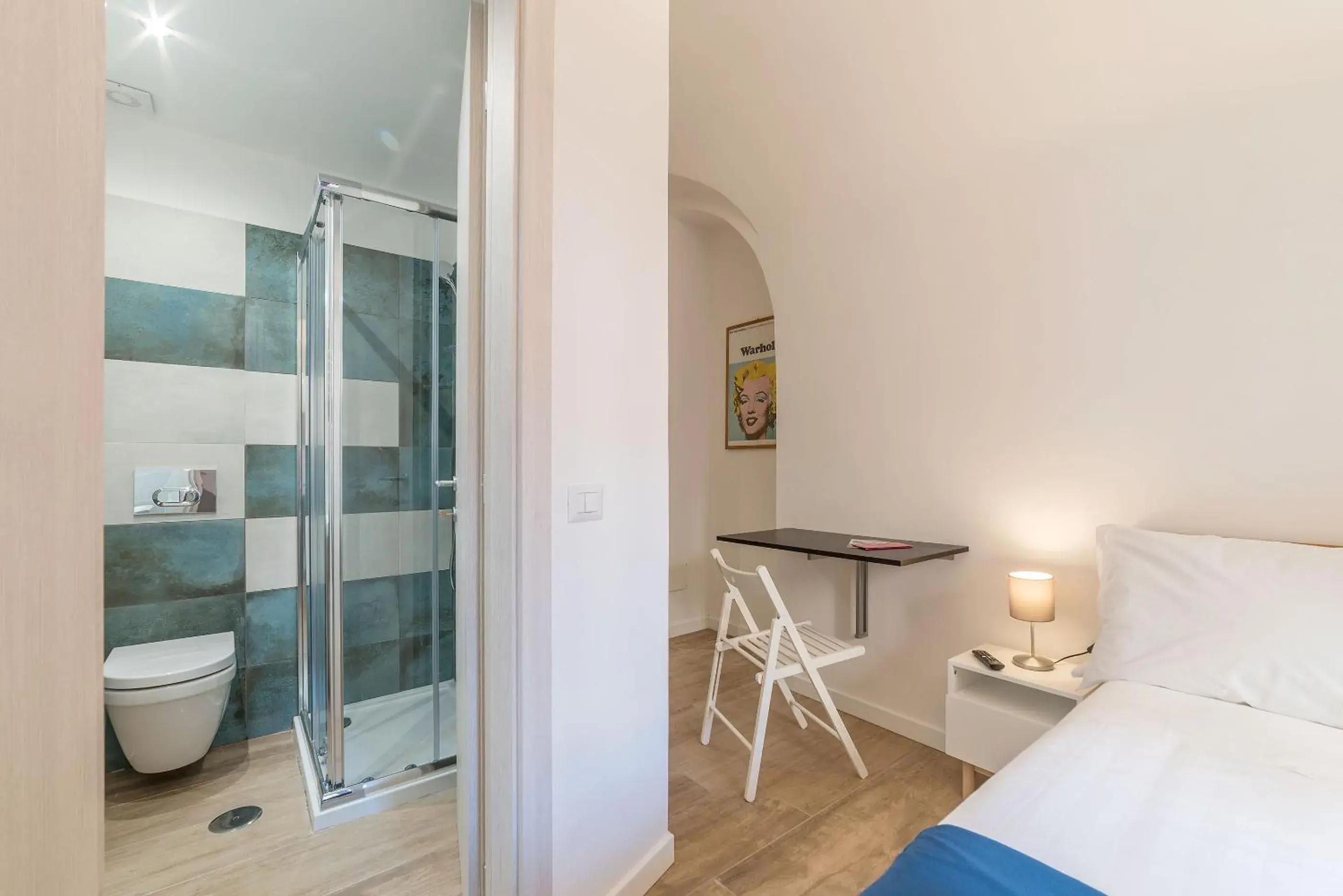 Shower, Bed in Roma Station House Shower, Bed in Roma Station House