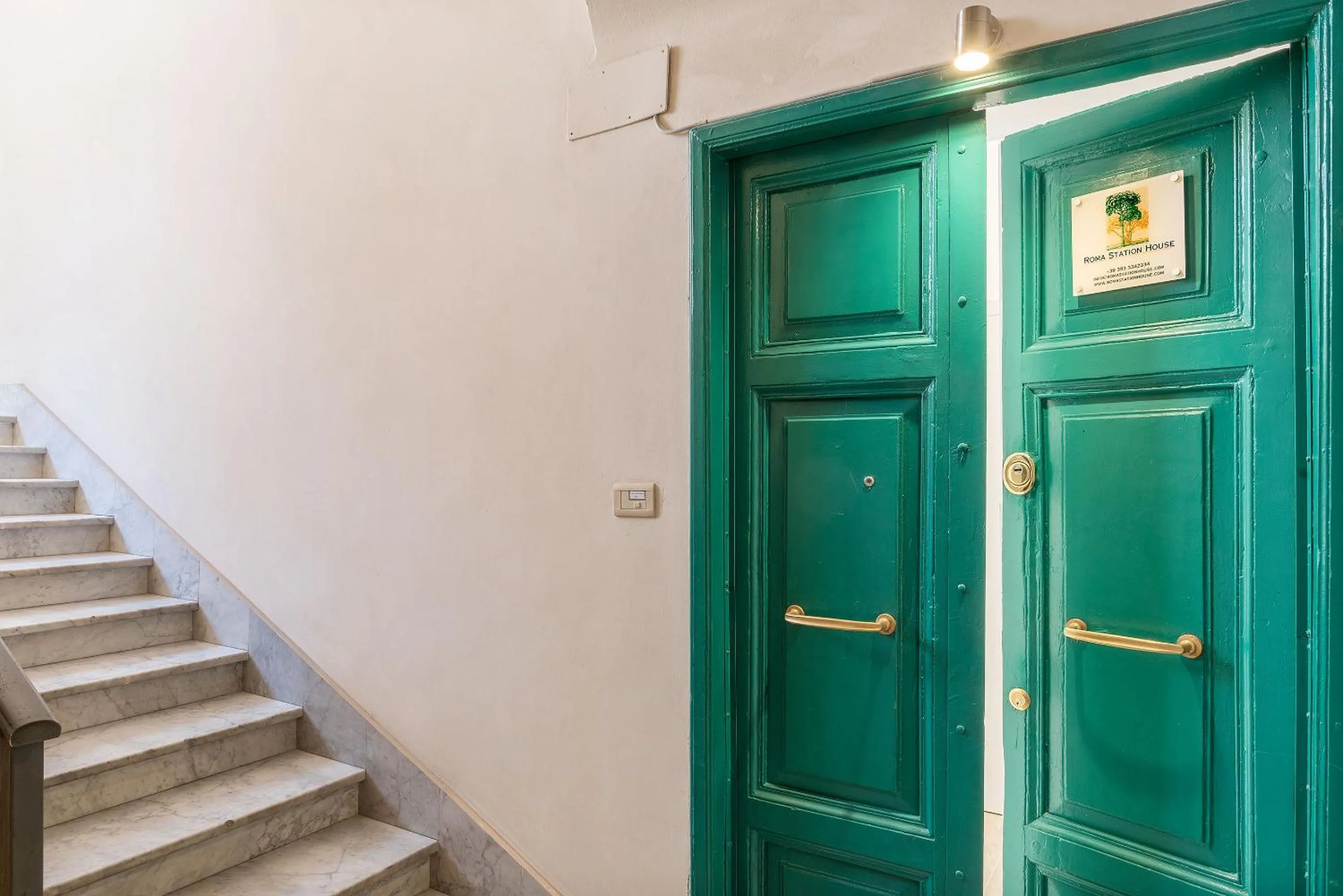 Facade/entrance in Roma Station House