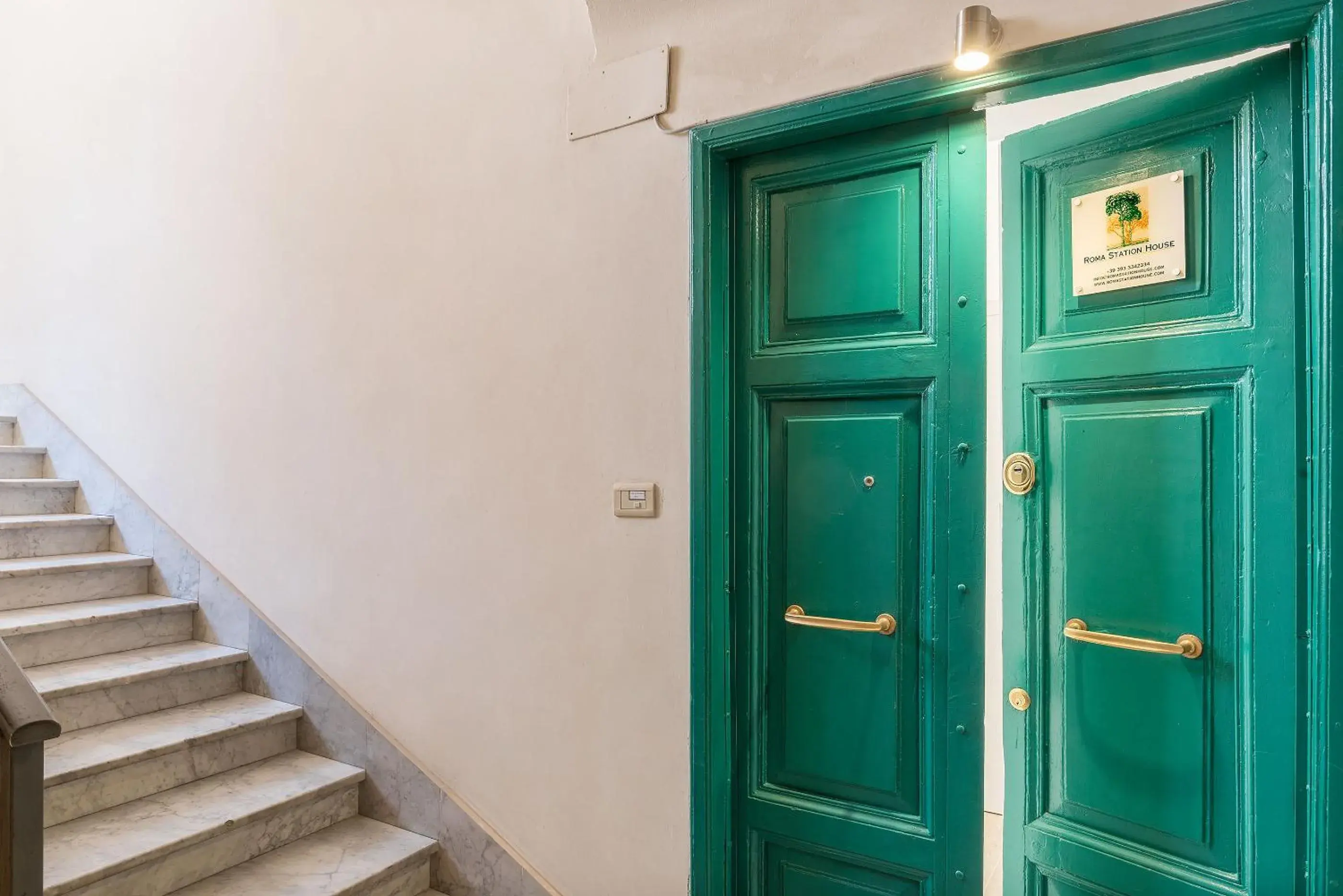 Facade/entrance in Roma Station House Facade/entrance in Roma Station House