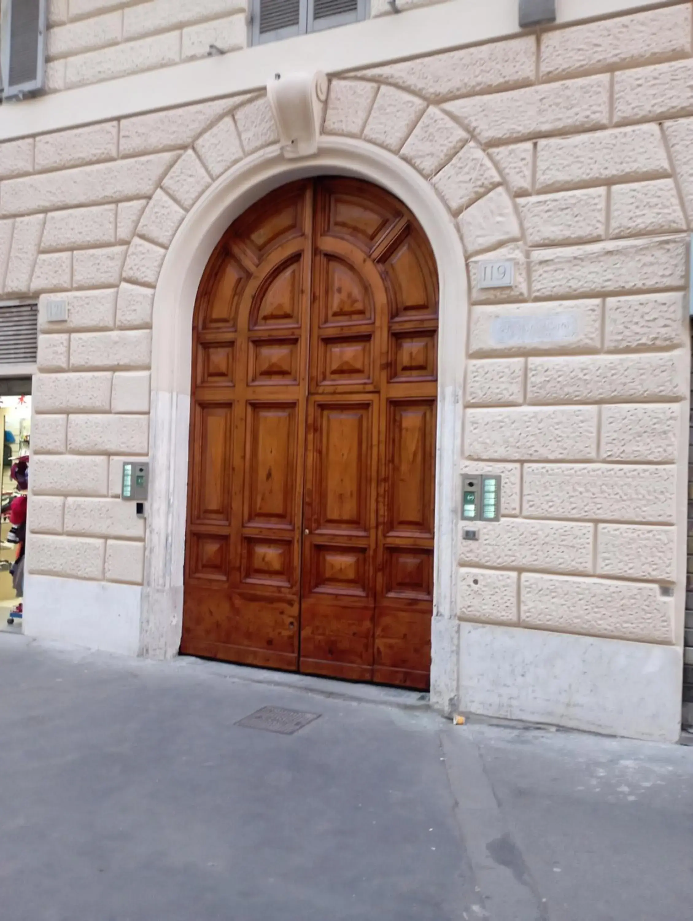 Property building in Roma Station House Property building in Roma Station House