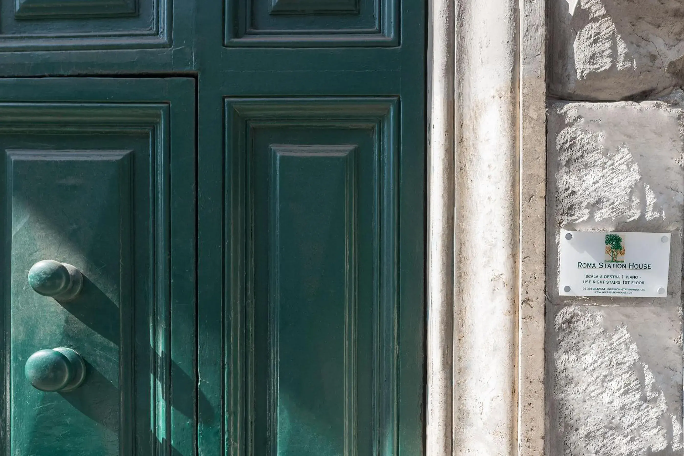 Facade/entrance in Roma Station House Facade/entrance in Roma Station House