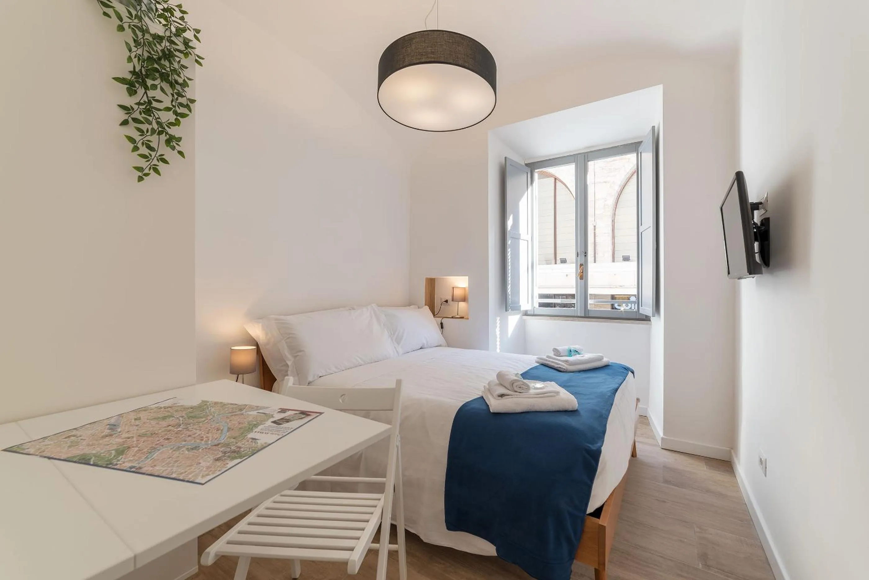 Photo of the whole room, Bed in Roma Station House