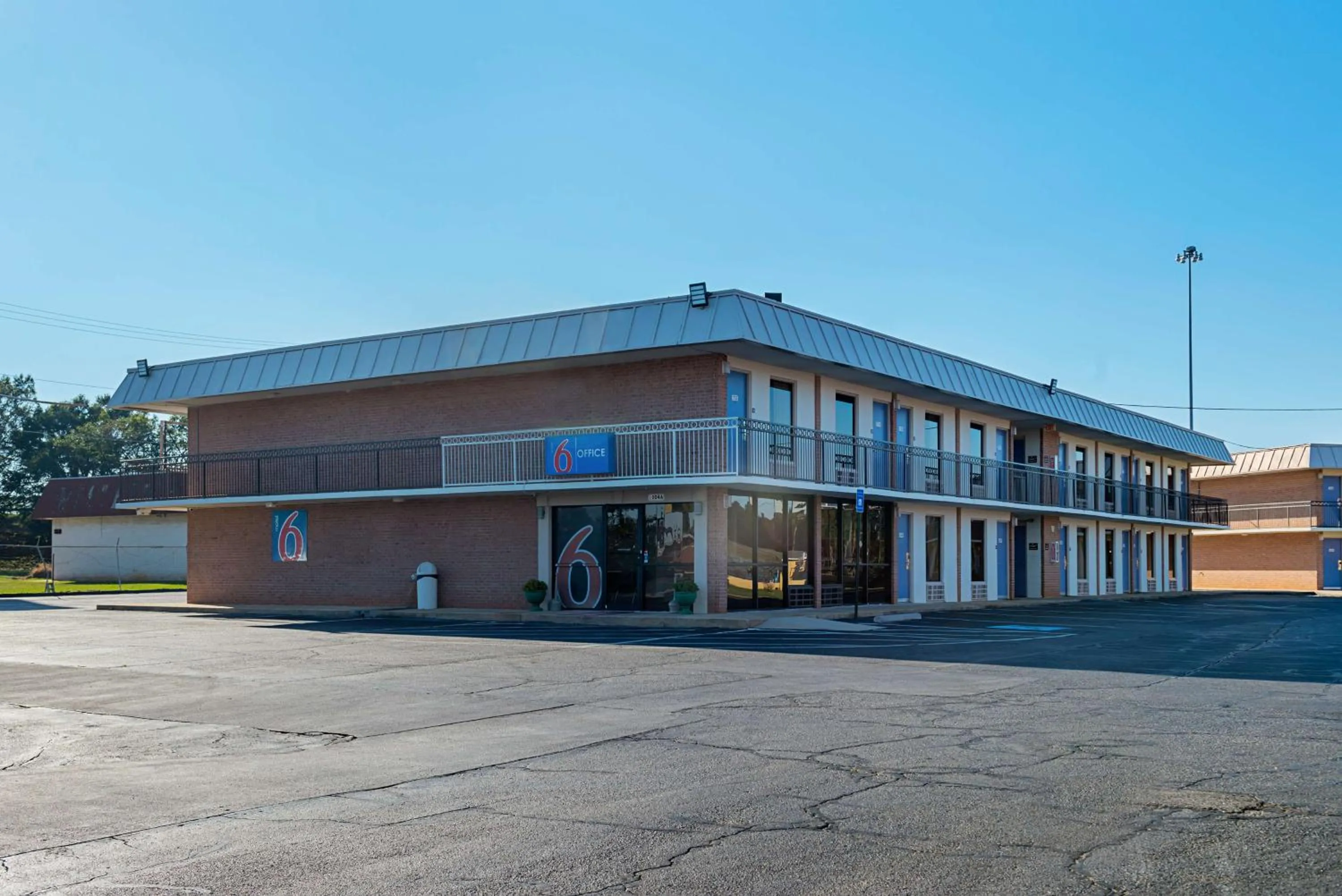 Property building in Studio 6 Suites Perry, GA