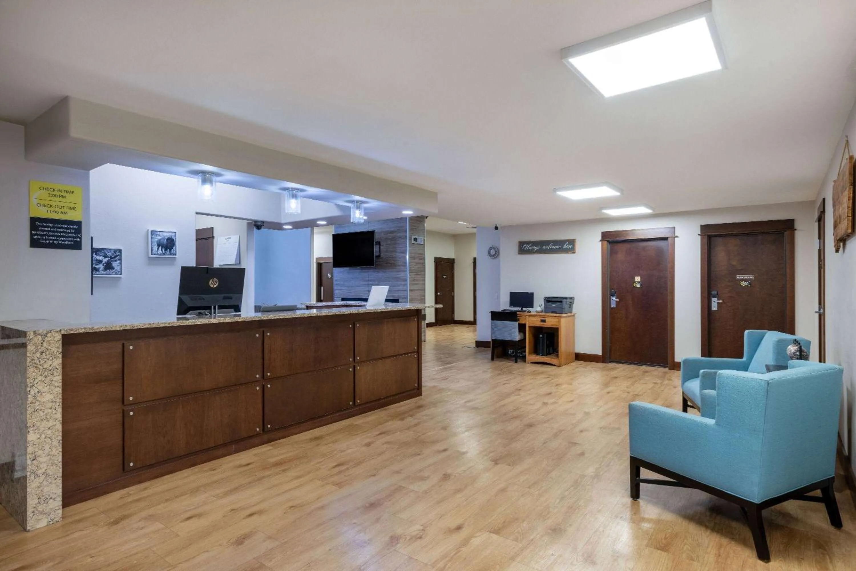 Lobby or reception in Super 8 by Wyndham Belgrade/Bozeman Airport