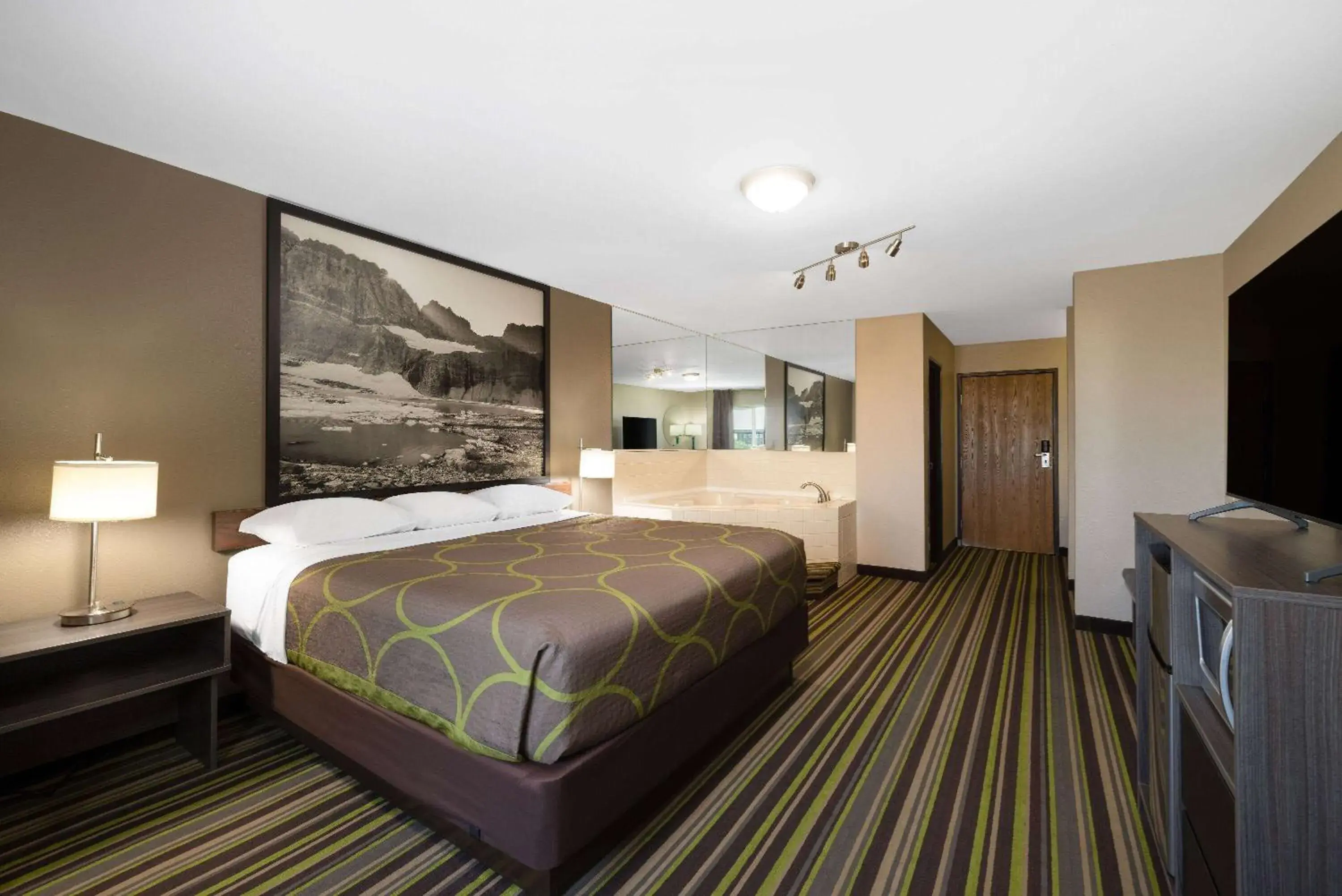 Photo of the whole room, Bed in Super 8 by Wyndham Belgrade/Bozeman Airport Photo of the whole room, Bed in Super 8 by Wyndham Belgrade/Bozeman Airport