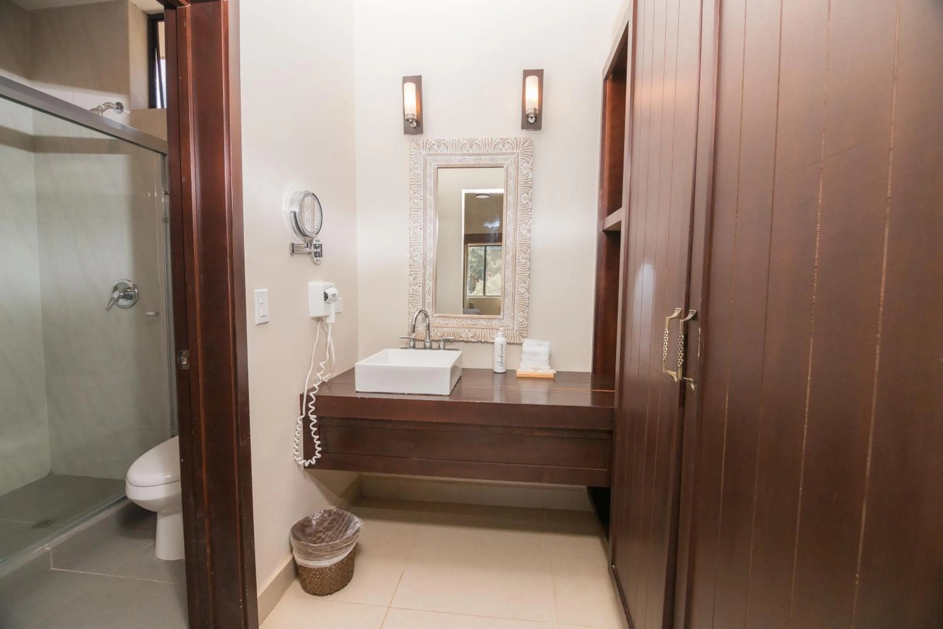 wardrobe in Maglen Resort