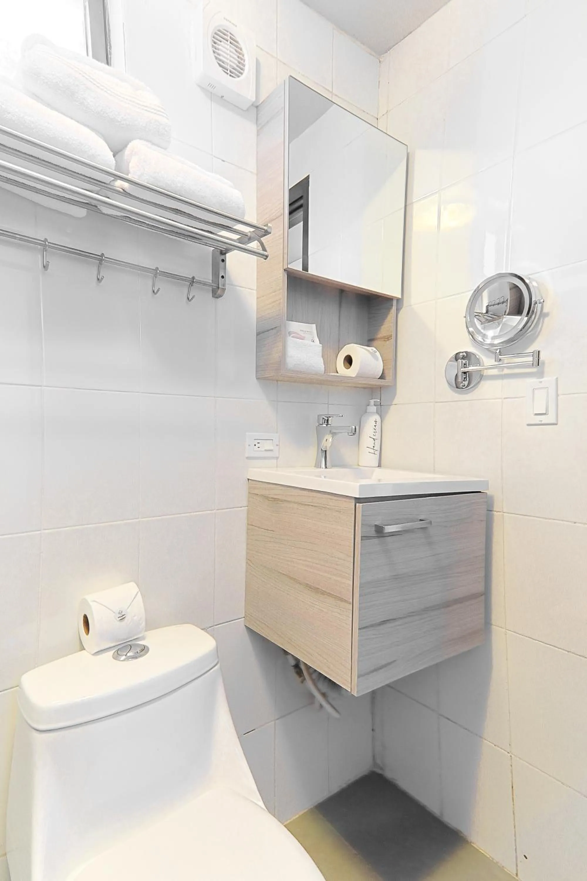 Toilet in Maglen Resort