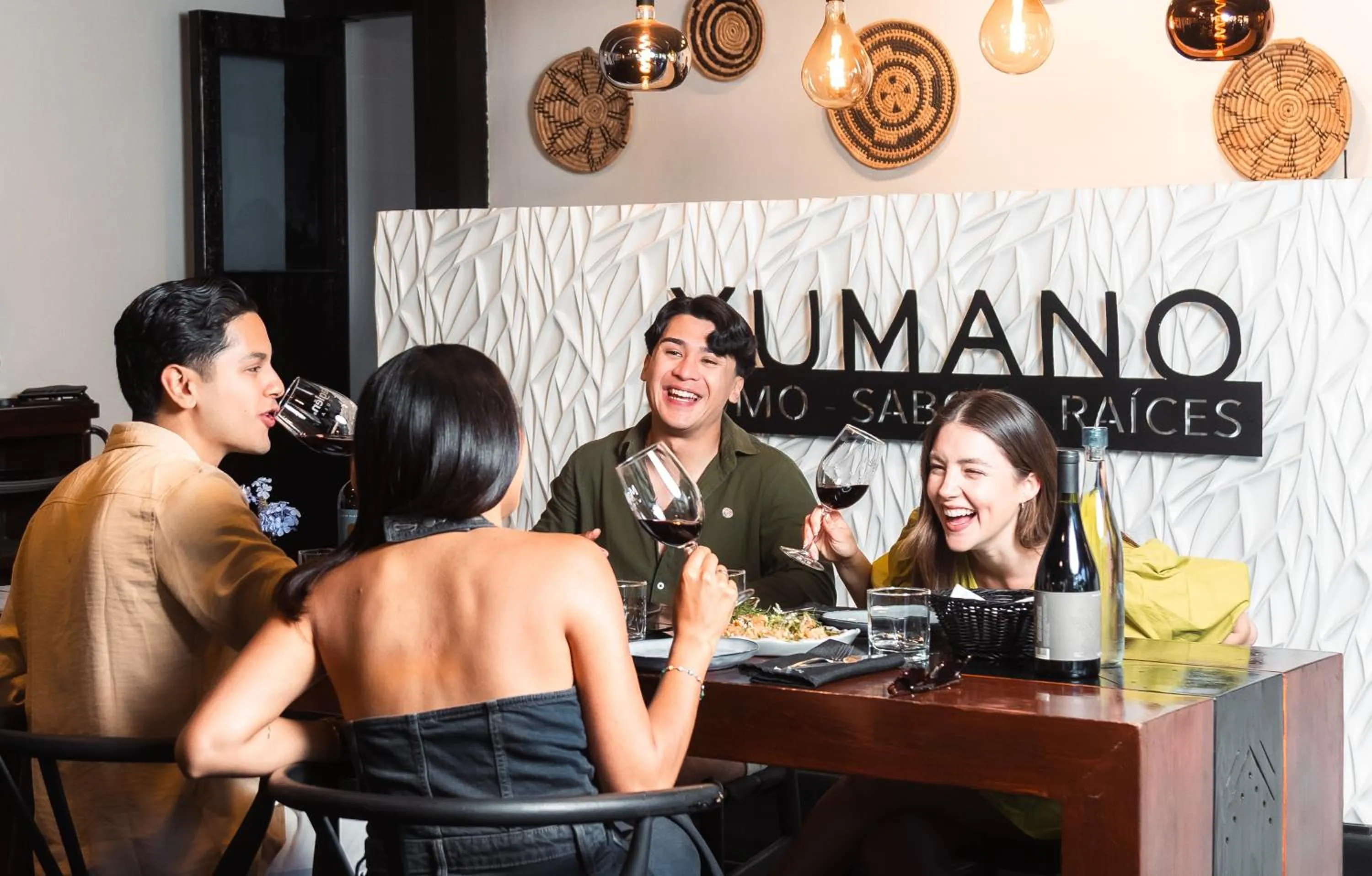 Restaurant/places to eat in Maglen Resort