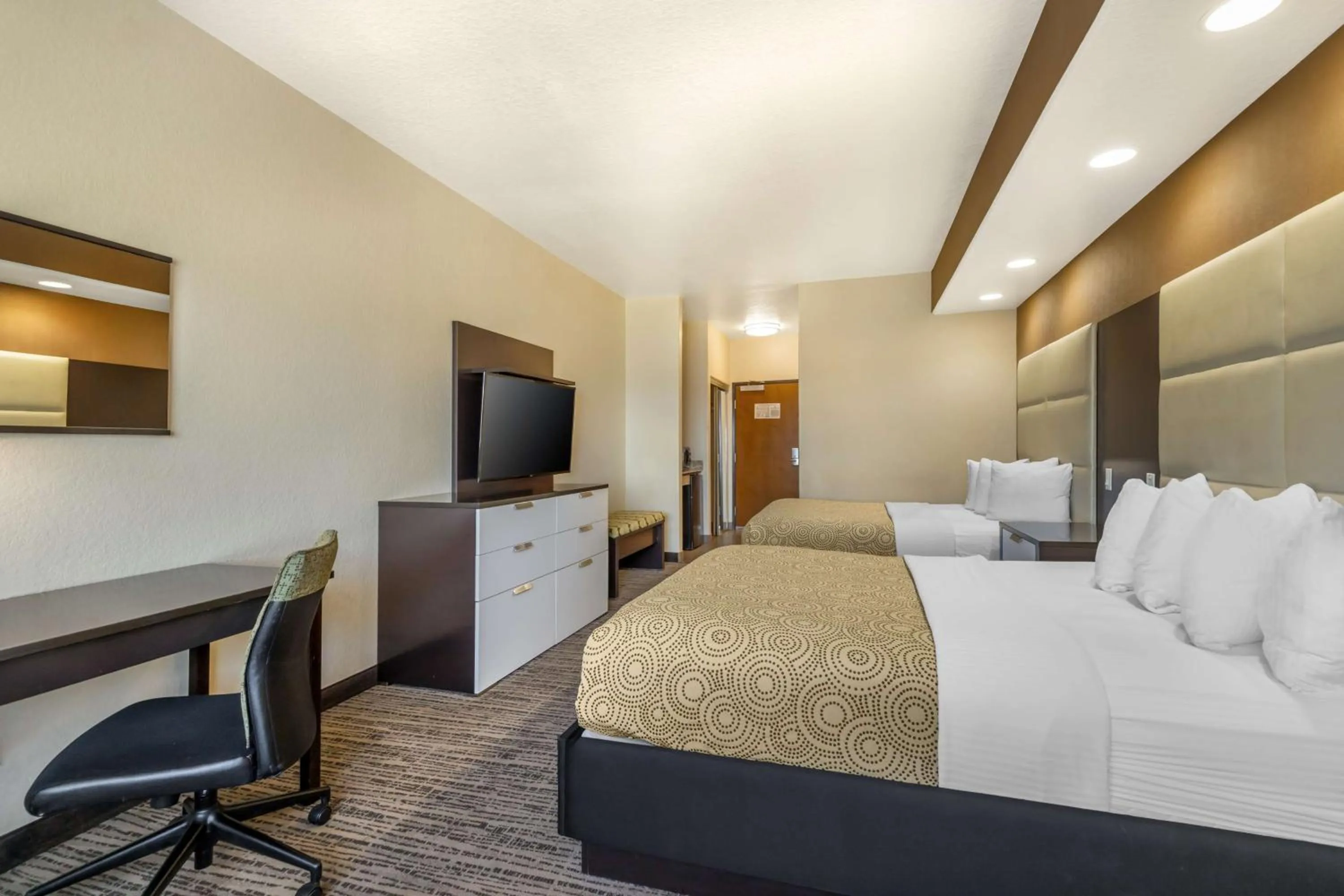 Bedroom, Bed in Best Western Plus Lackland Hotel and Suites.