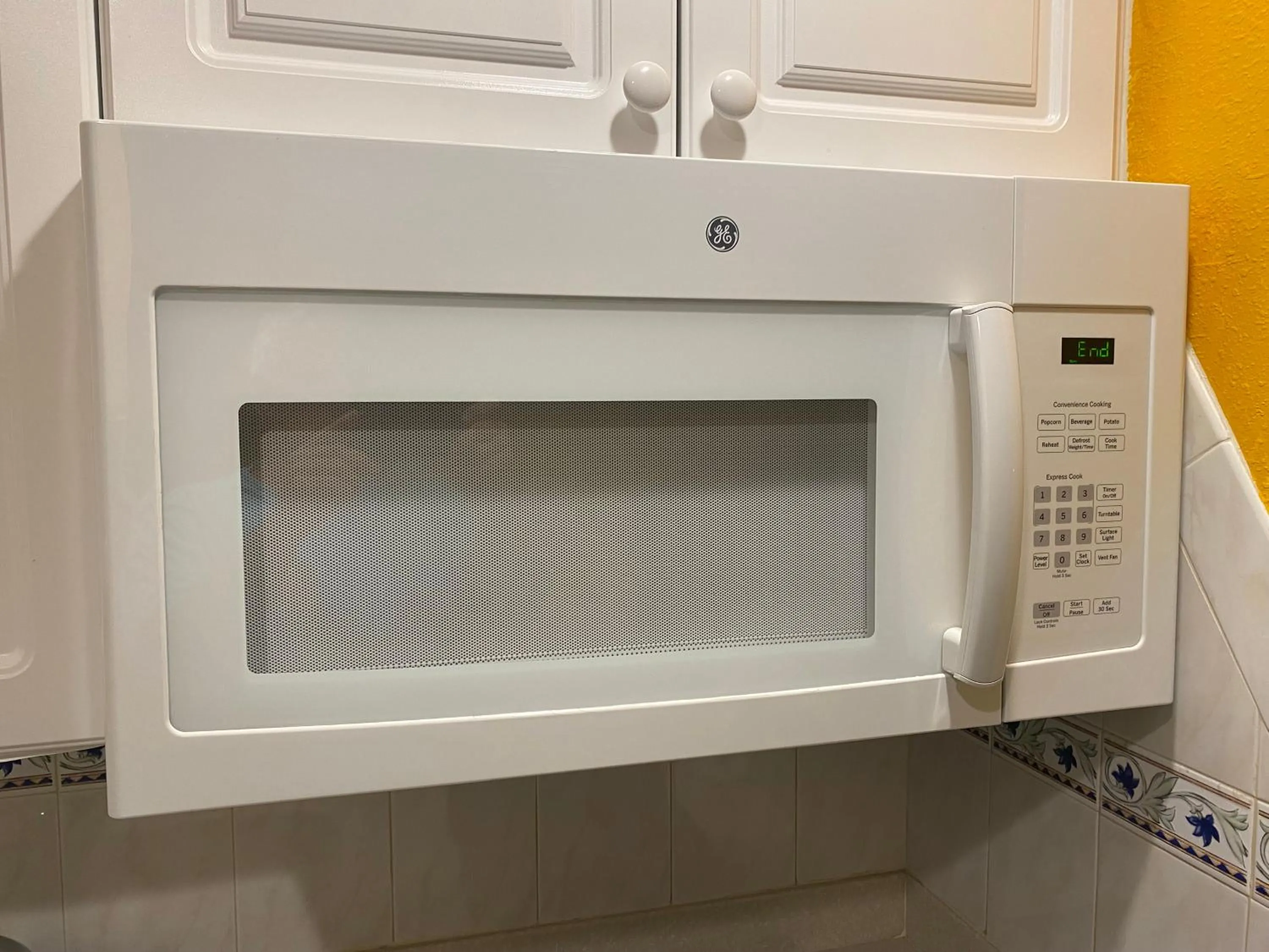 Kitchen or kitchenette in Direct oceanfront, fantastic ocean view, separate bedroom ! - Pools open !