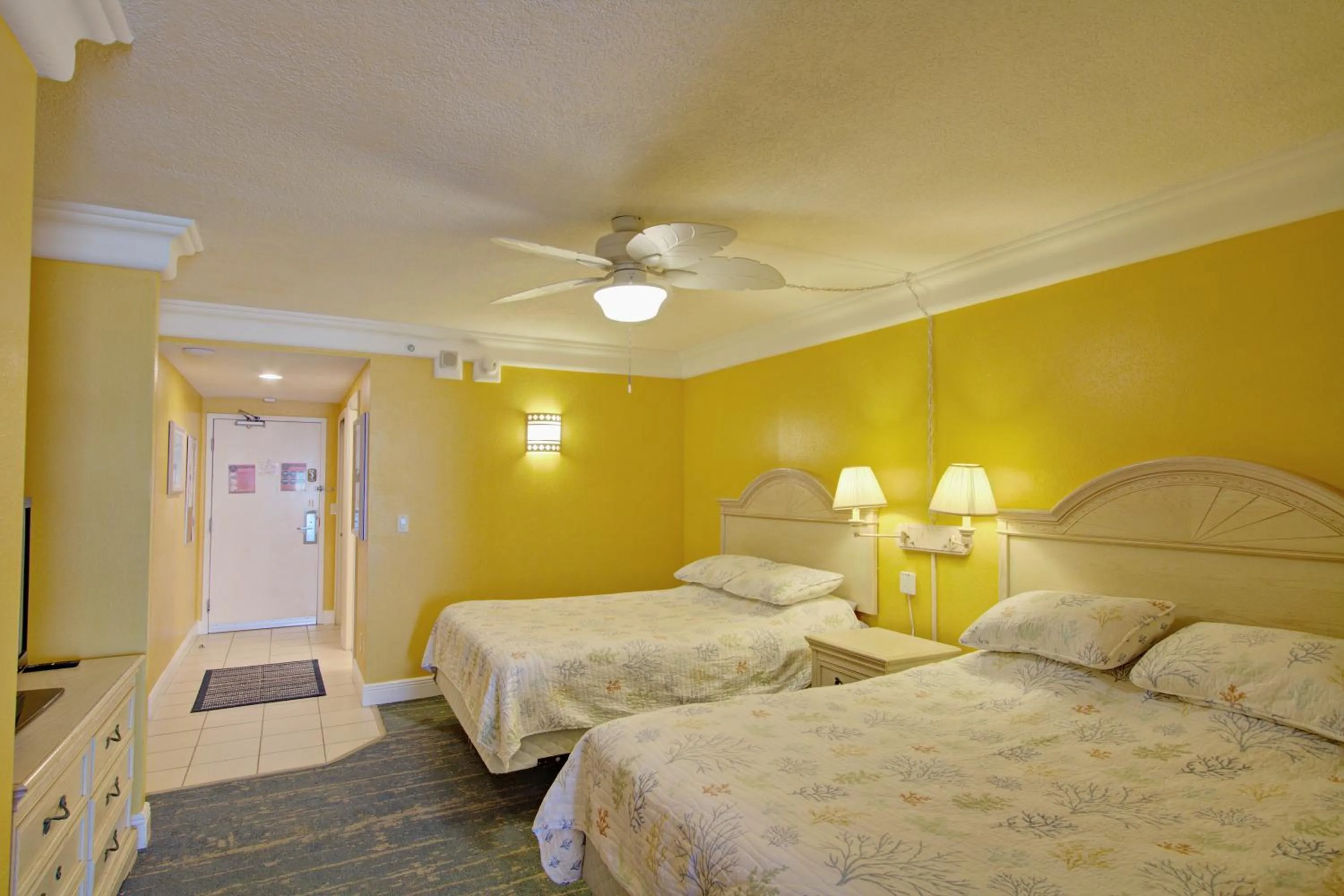 Bed in Direct oceanfront, fantastic ocean view, separate bedroom ! - Pools open !