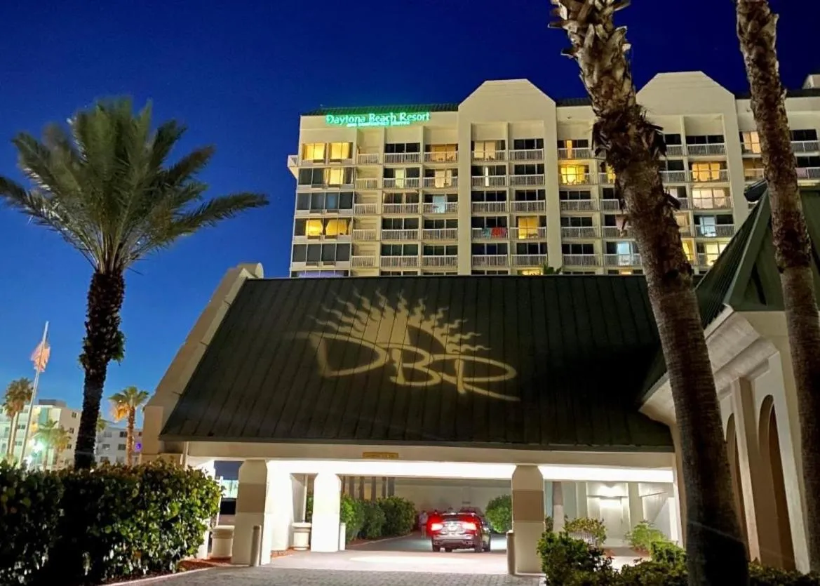 Direct oceanfront, fantastic ocean view, separate bedroom ! - Pools open !