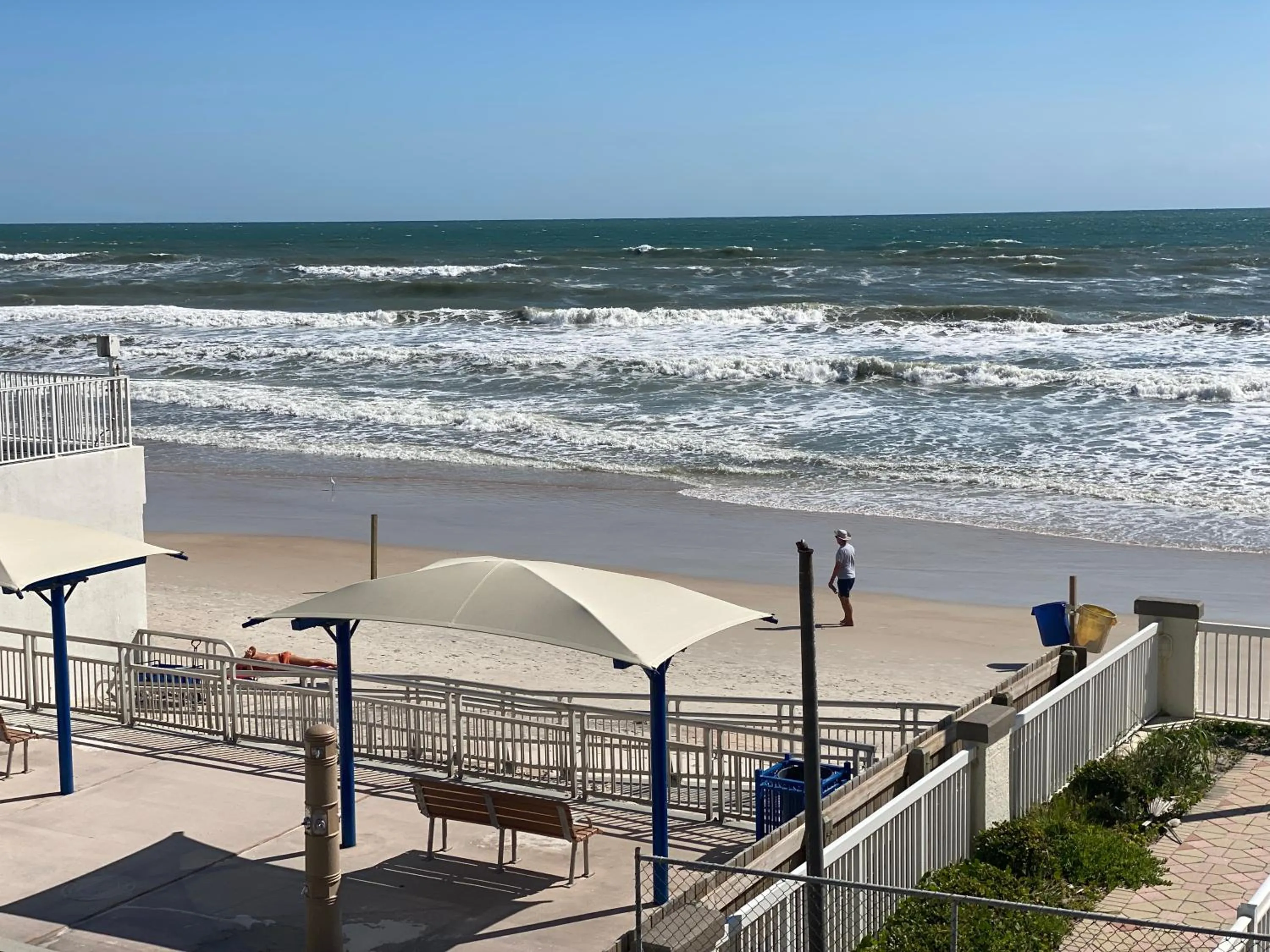 Direct oceanfront, fantastic ocean view, separate bedroom ! - Pools open !
