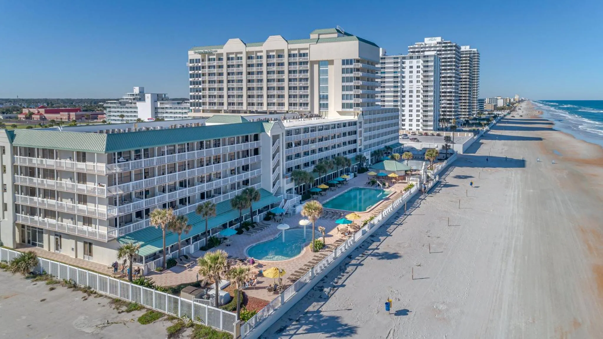 Property building in Direct oceanfront, fantastic ocean view, separate bedroom ! - Pools open !
