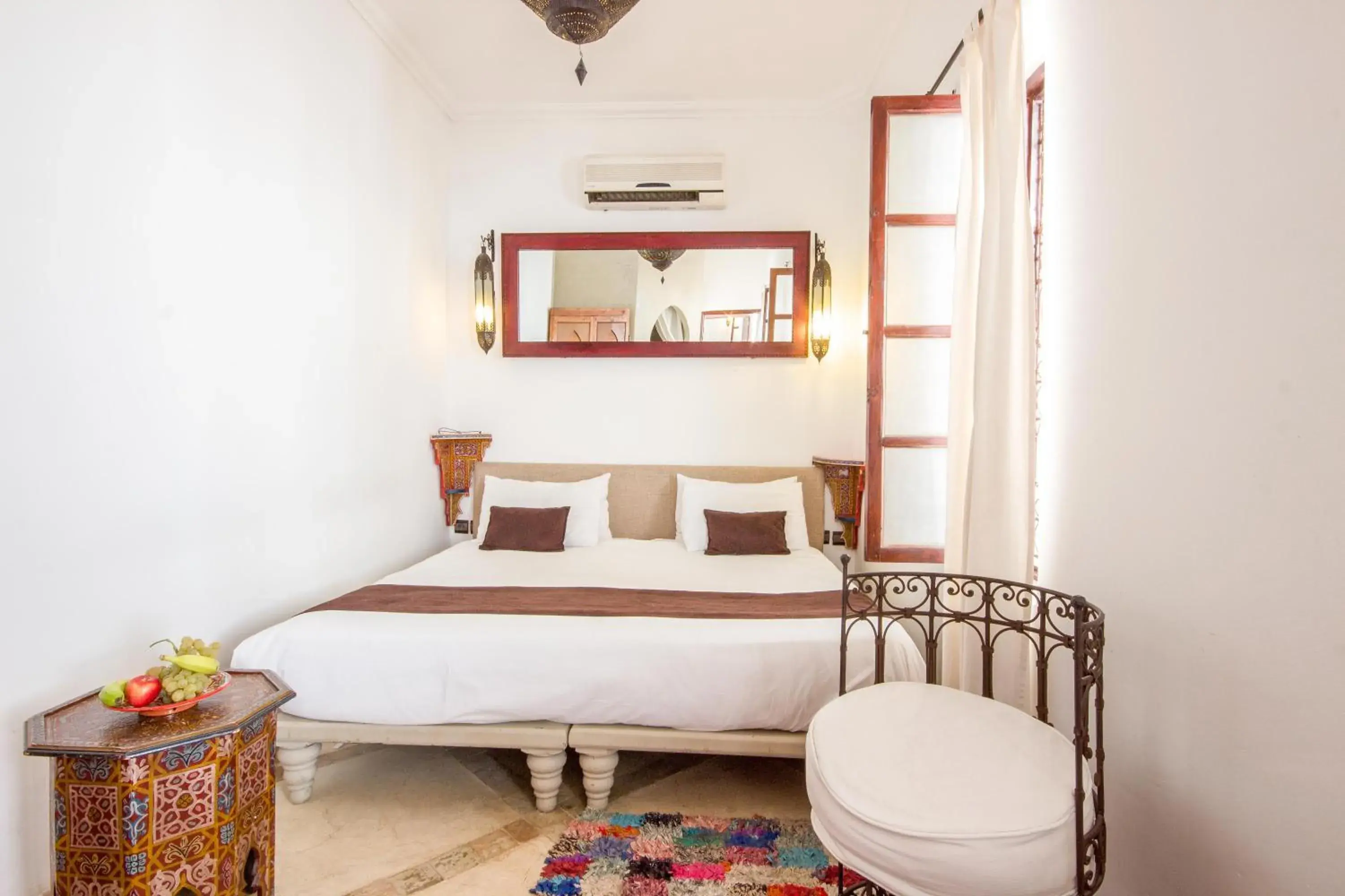 Photo of the whole room, Bed in Riad Amira