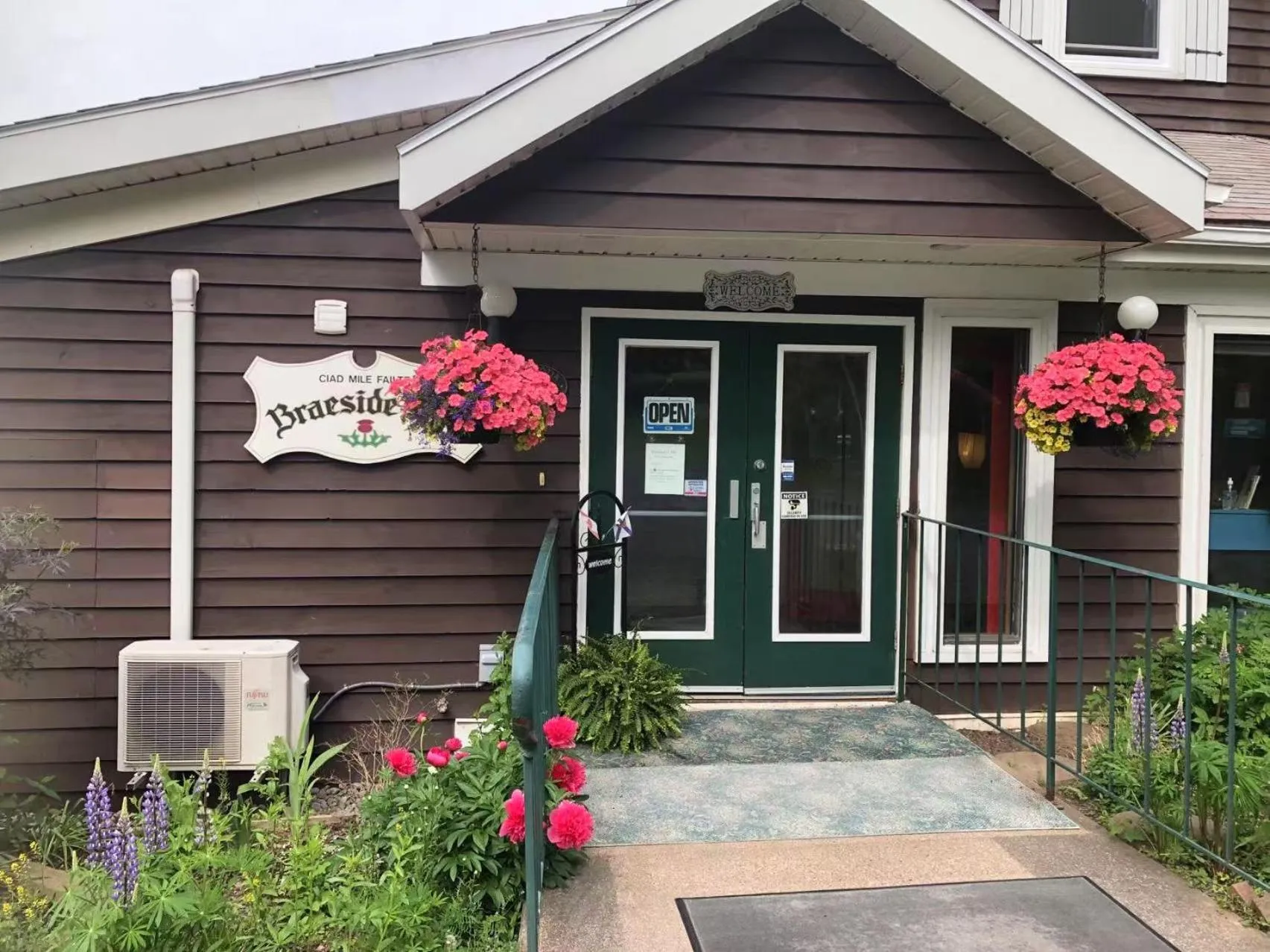 Facade/entrance in Braeside Country Inn