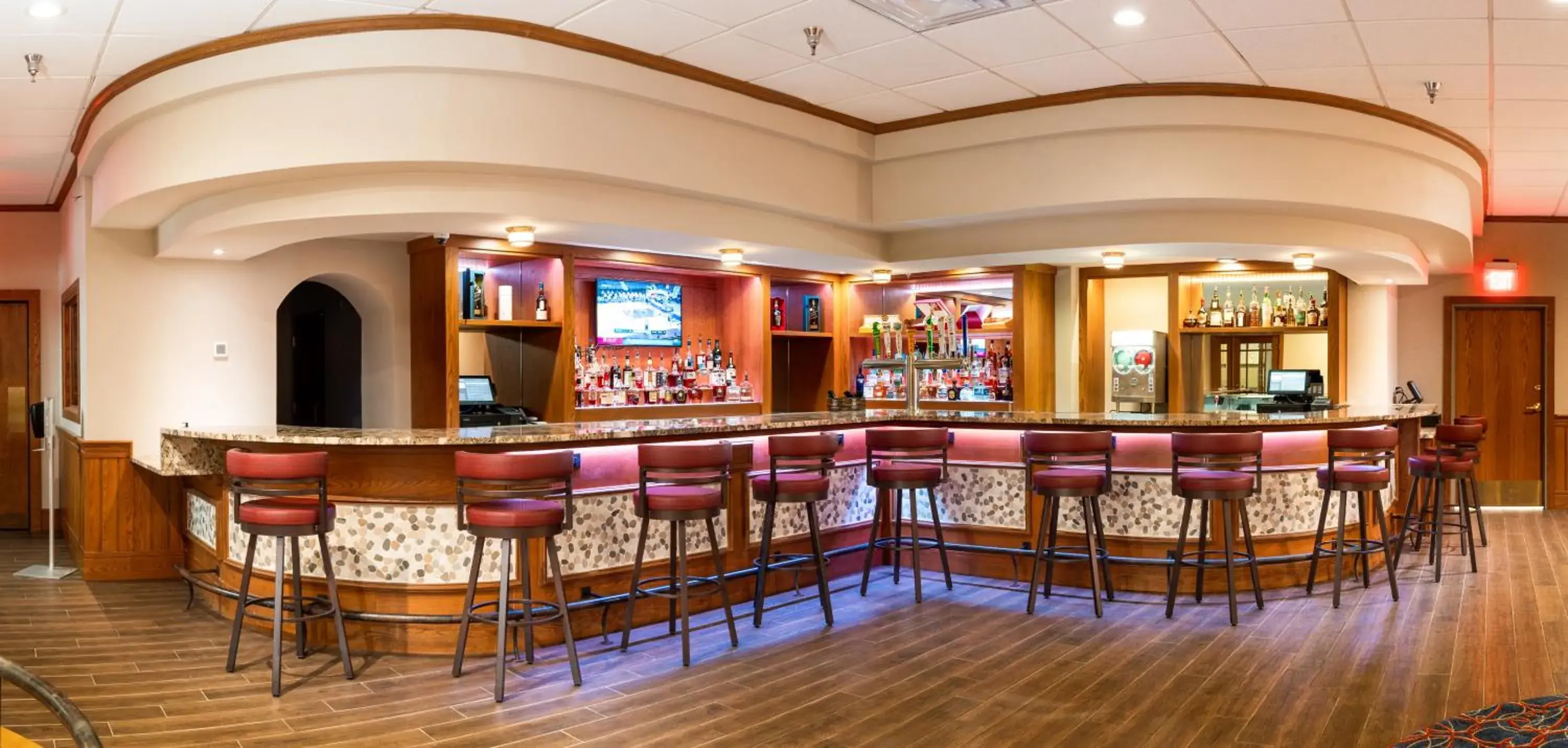 Lounge or bar in MCM Eleganté Hotel & Conference Center Lounge or bar in MCM Eleganté Hotel & Conference Center