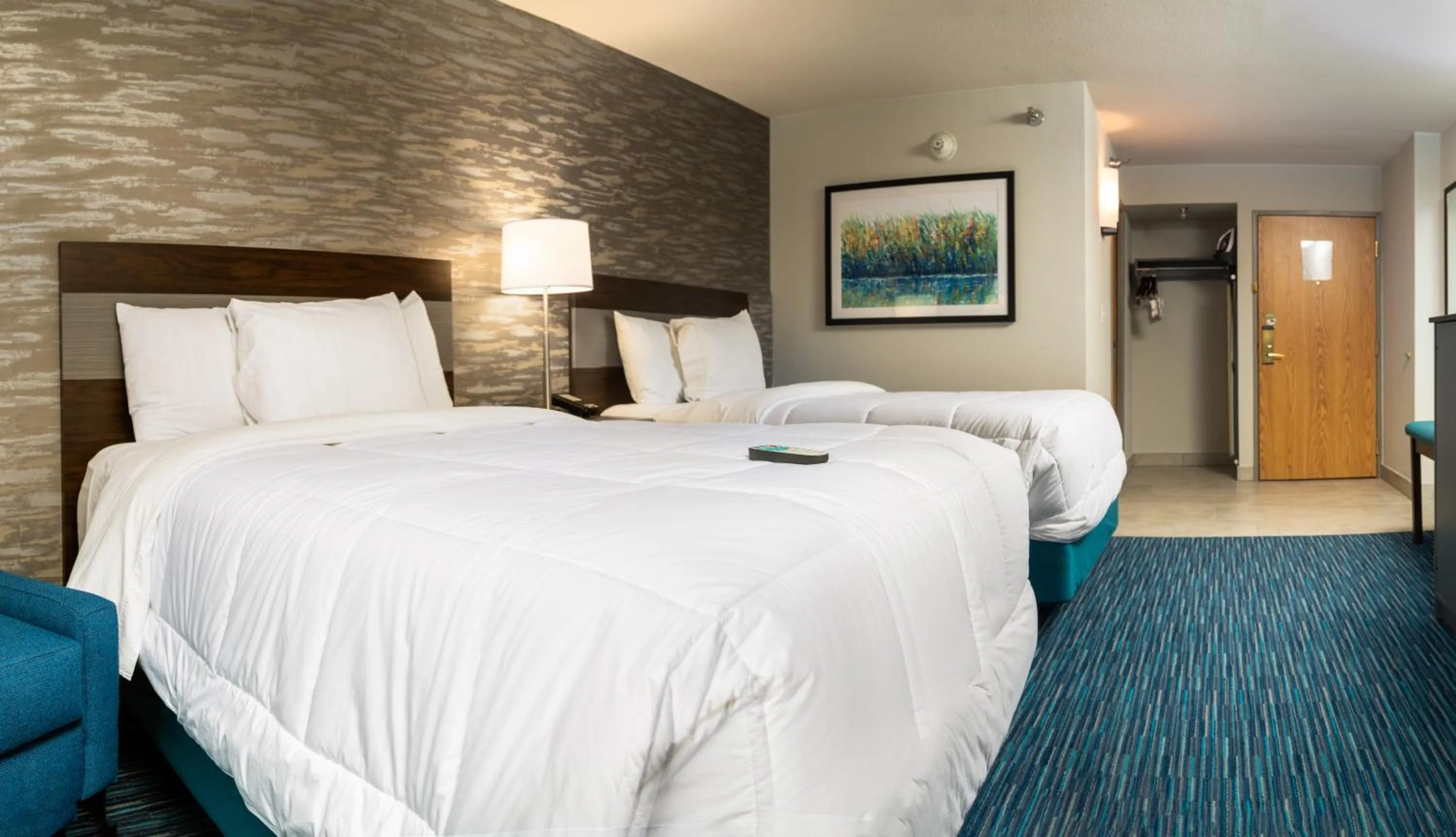 Photo of the whole room, Bed in MCM Eleganté Hotel & Conference Center