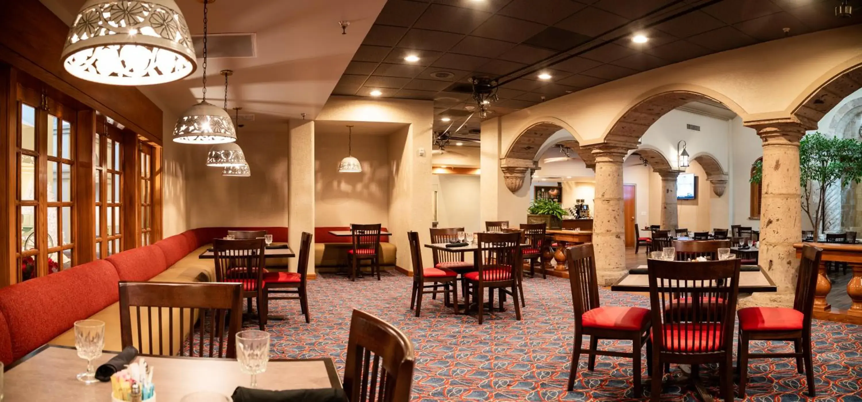 Restaurant/places to eat in MCM Eleganté Hotel & Conference Center Restaurant/places to eat in MCM Eleganté Hotel & Conference Center