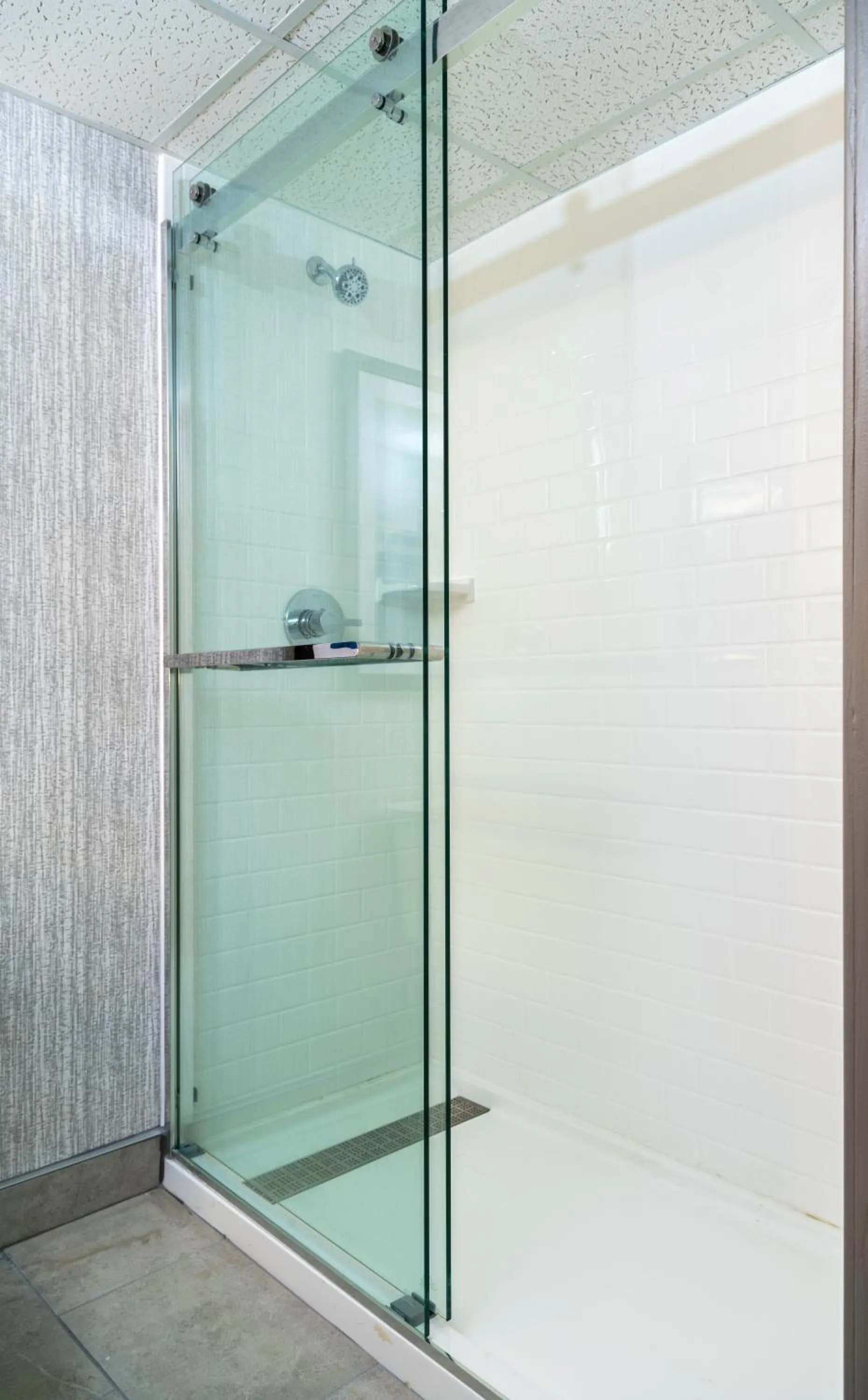 Bathroom in MCM Eleganté Hotel & Conference Center