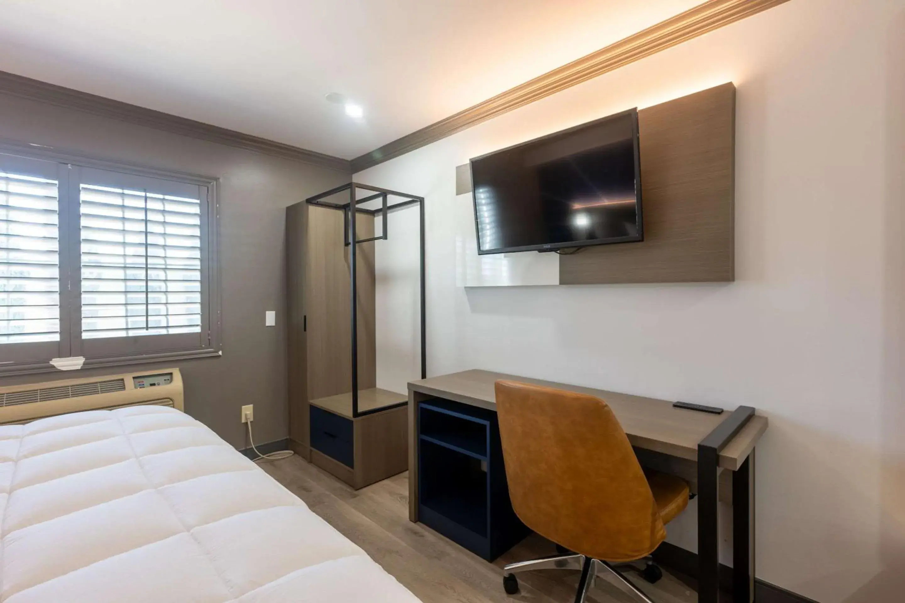 Bedroom, Bed in Torrance Inn LAX Airport Area Bedroom, Bed in Torrance Inn LAX Airport Area