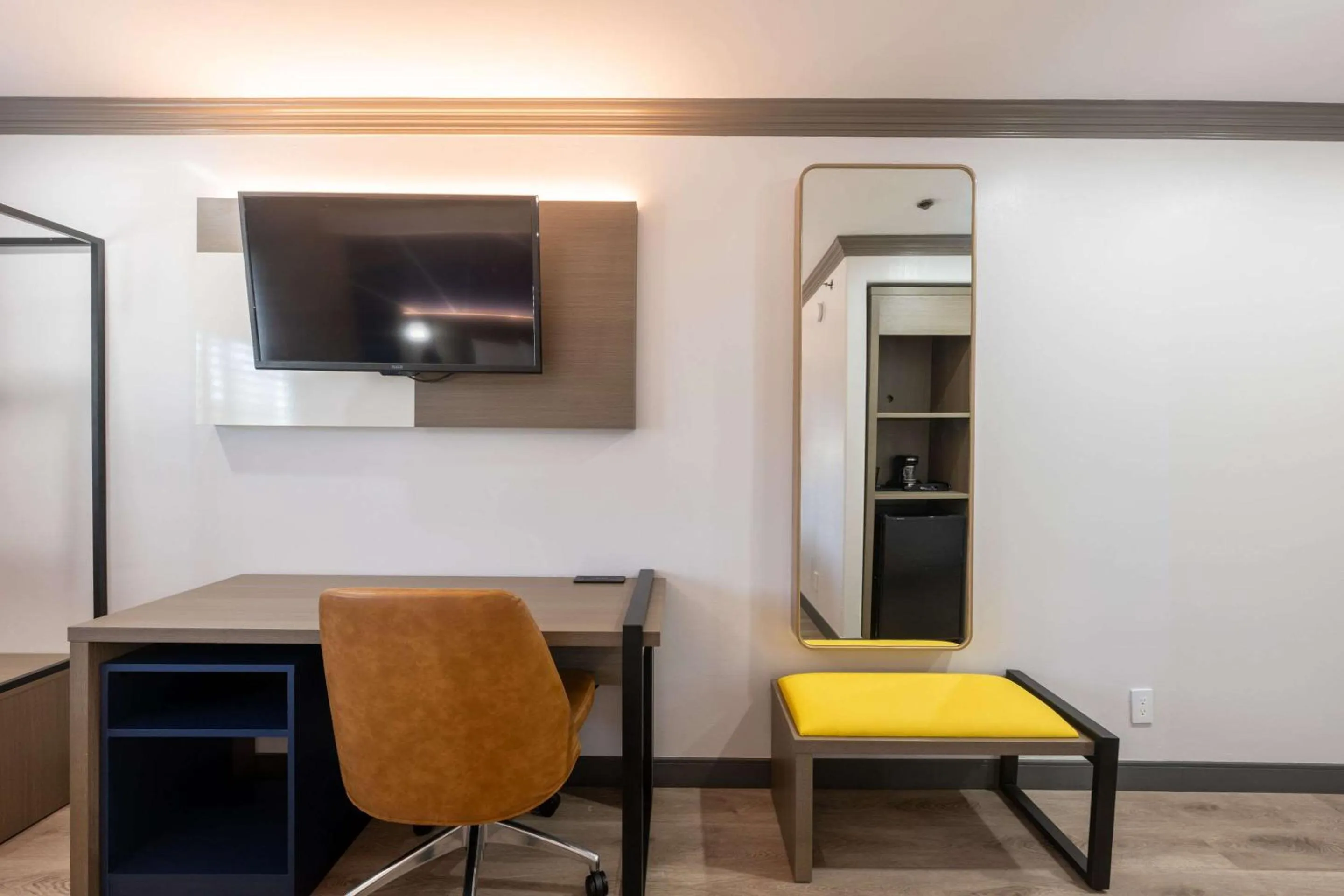 Bedroom in Torrance Inn LAX Airport Area