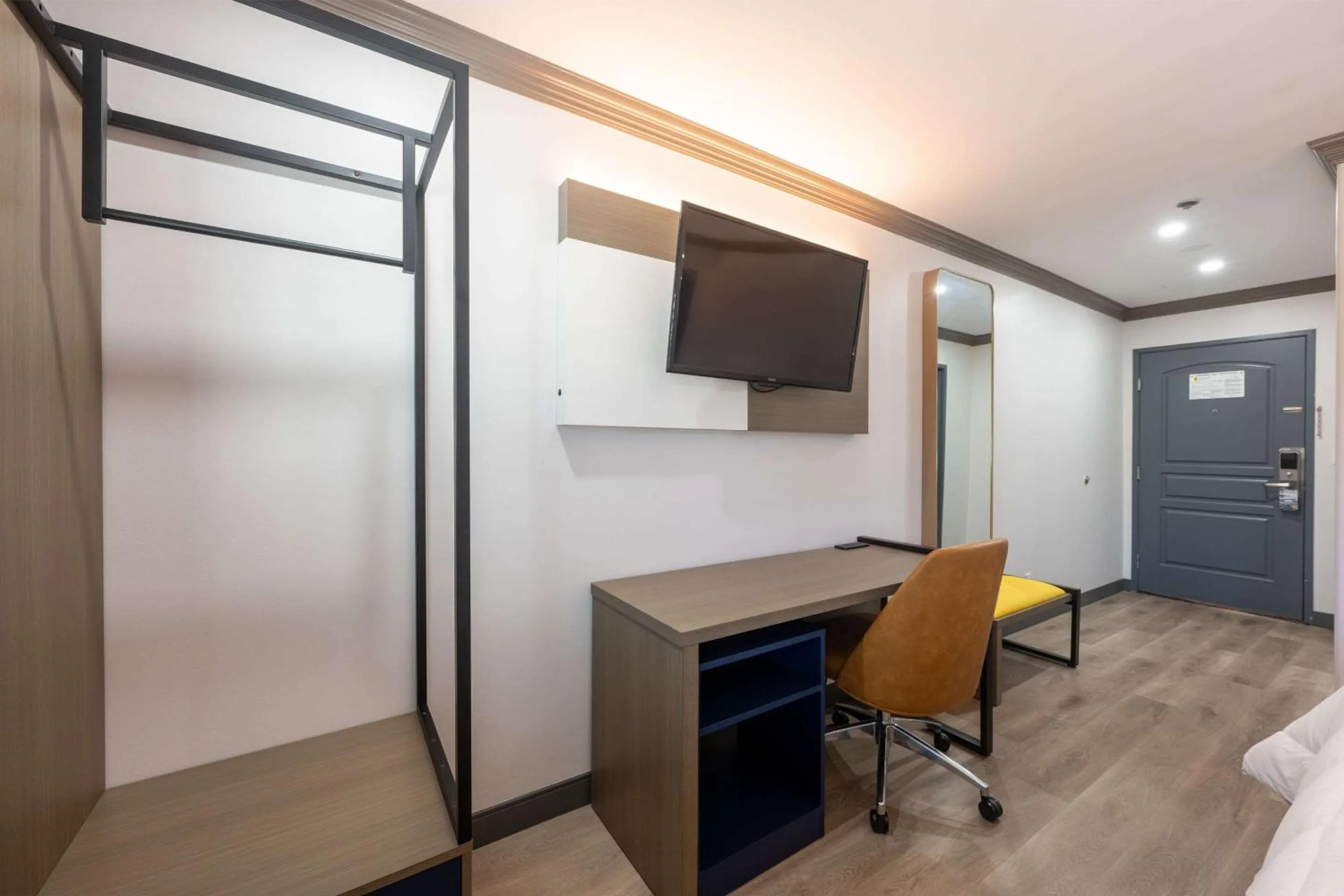 Bedroom, Bed in Torrance Inn LAX Airport Area