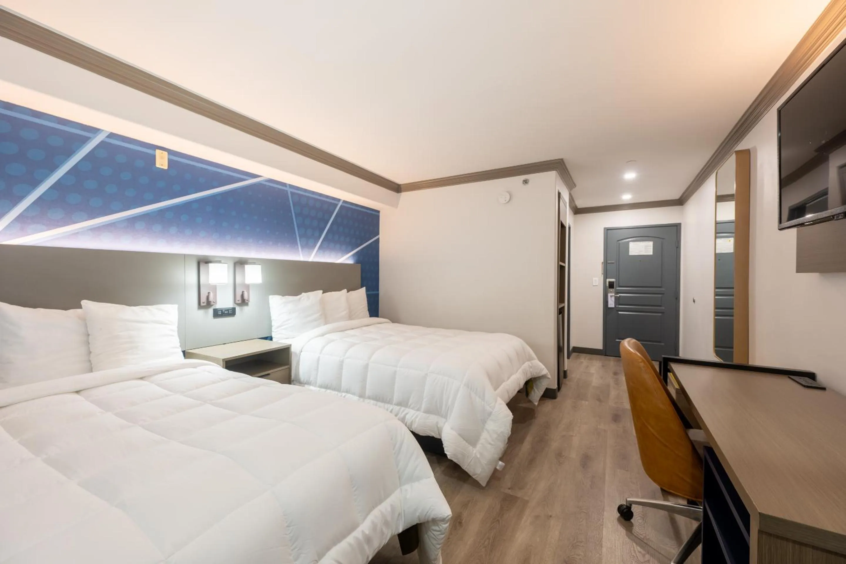 Bed in Torrance Inn LAX Airport Area