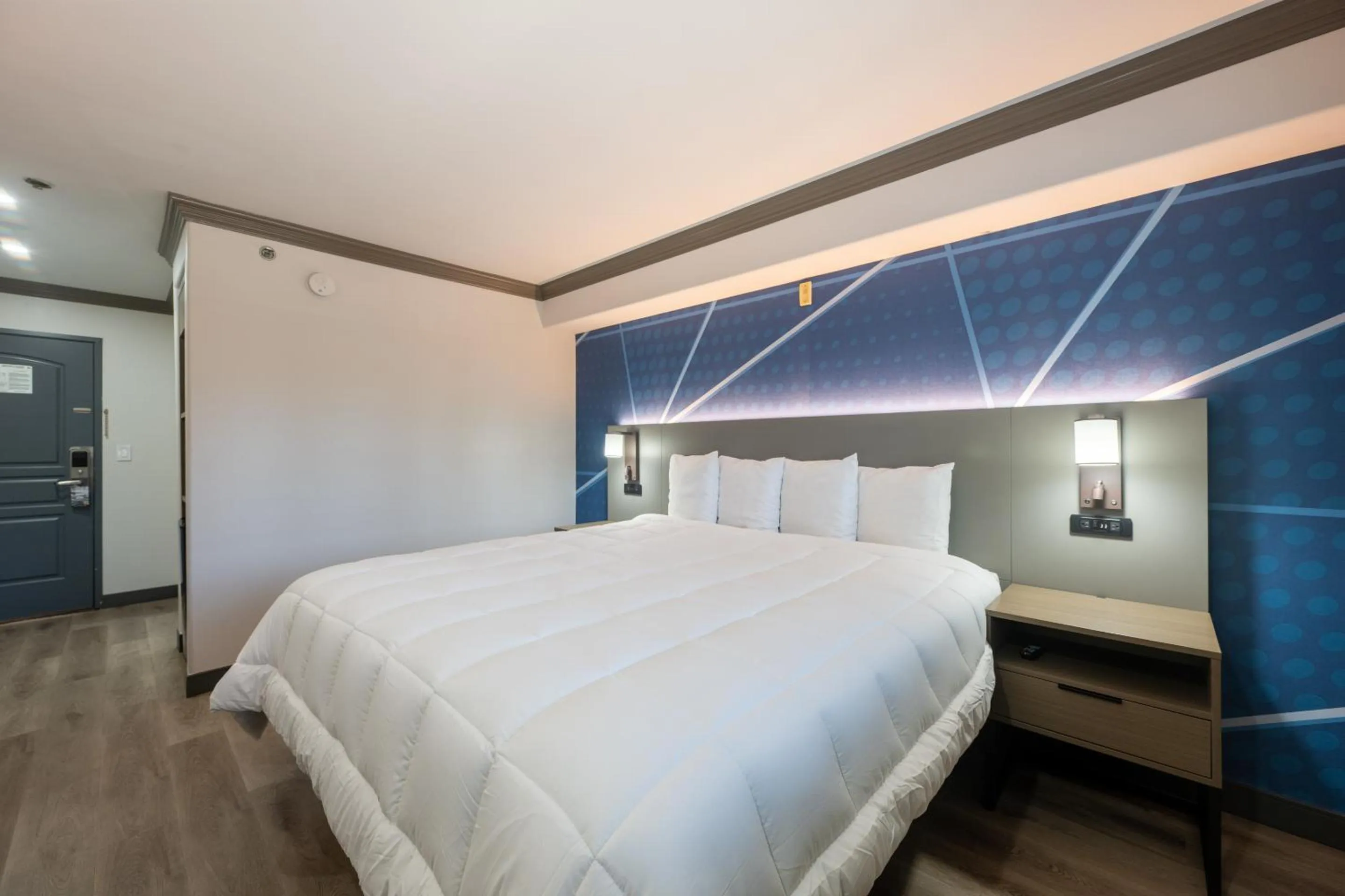 Bed in Torrance Inn LAX Airport Area