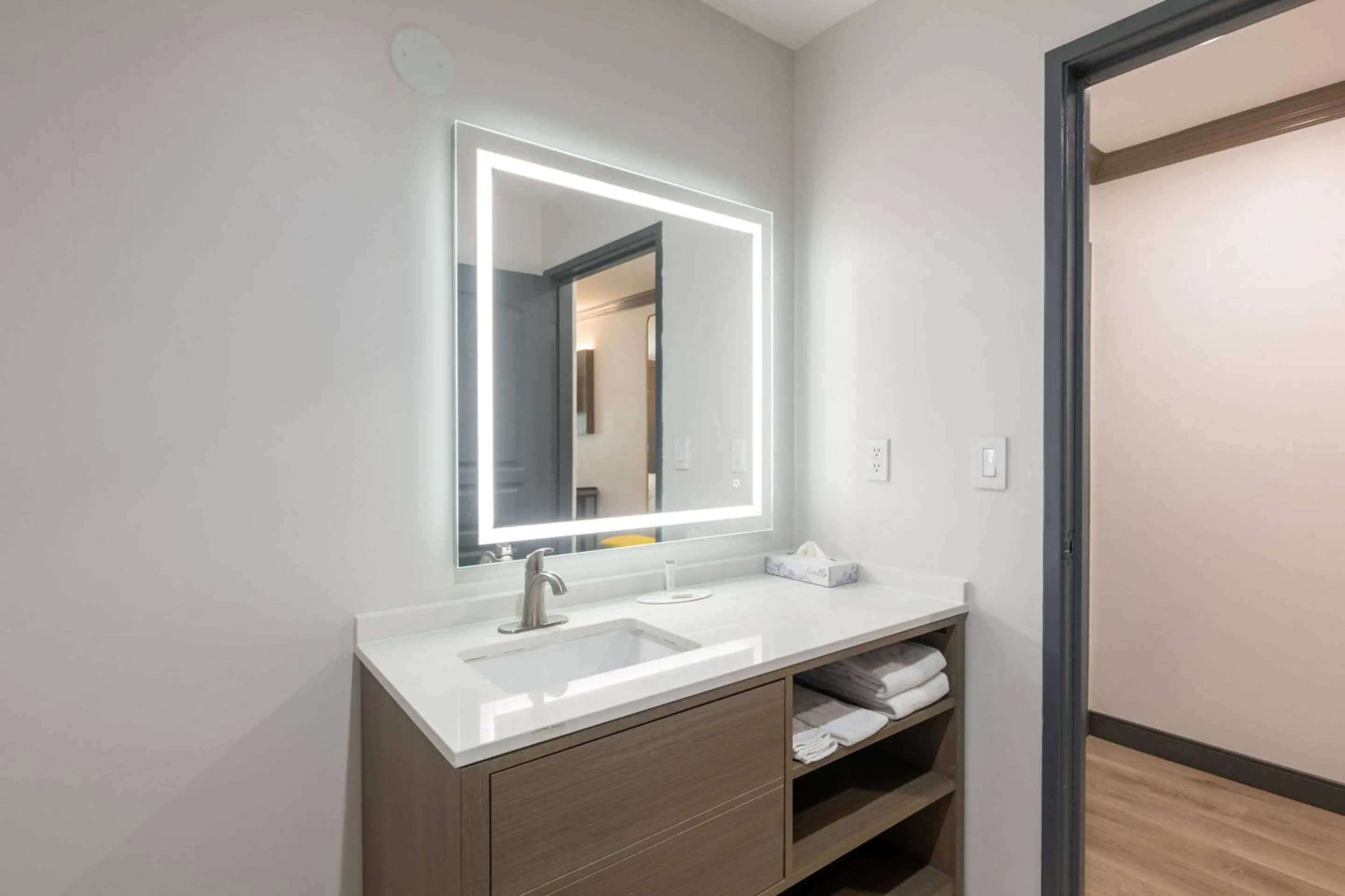 Bedroom in Torrance Inn LAX Airport Area