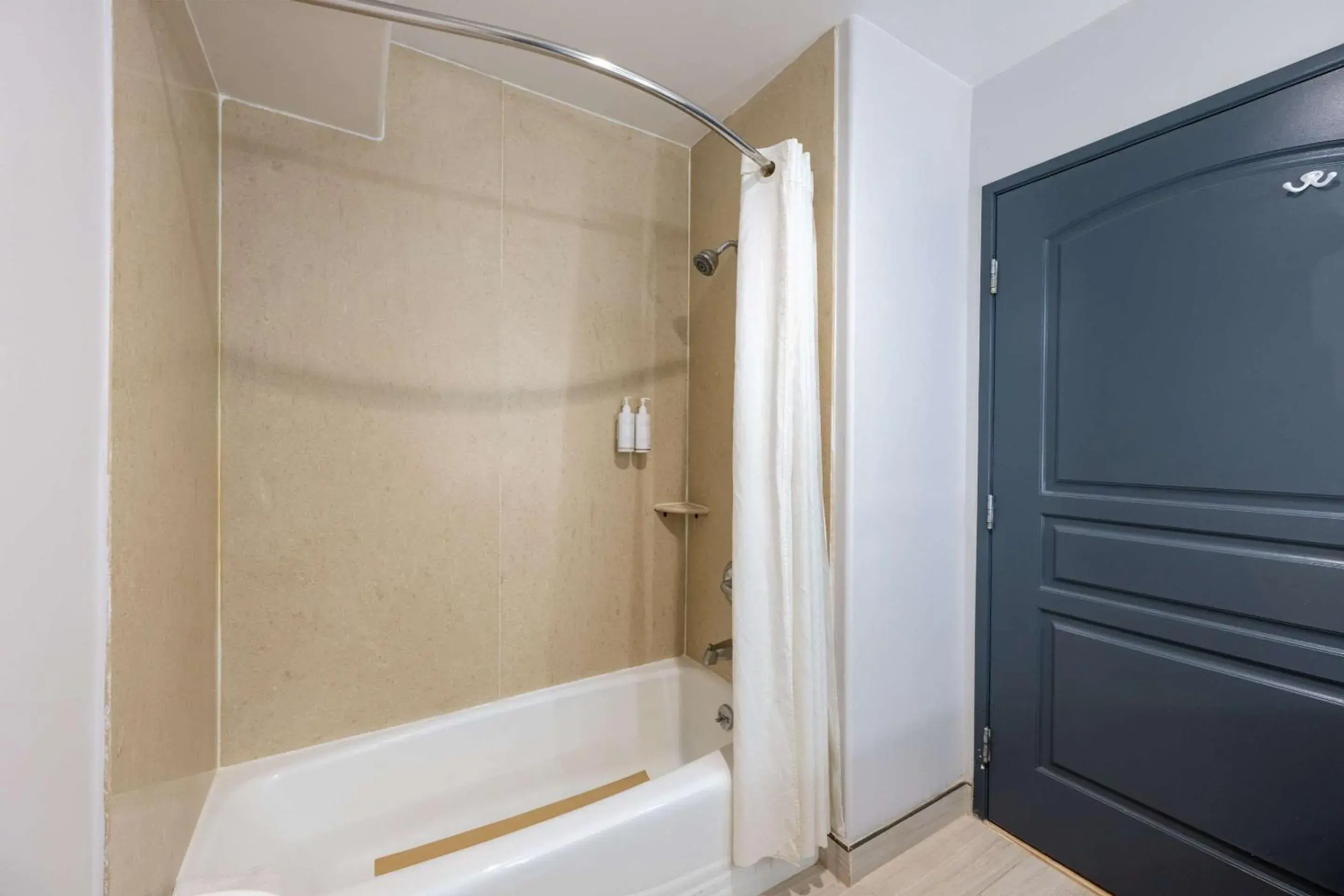 Bedroom in Torrance Inn LAX Airport Area Bedroom in Torrance Inn LAX Airport Area