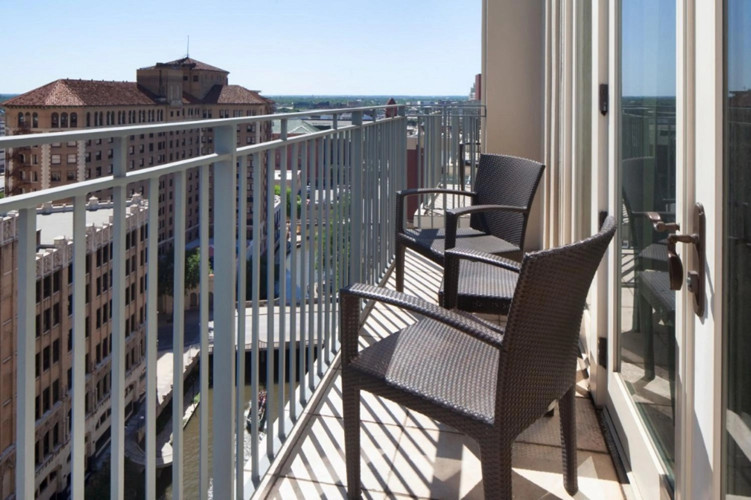 Photo of the whole room in The Westin Riverwalk, San Antonio