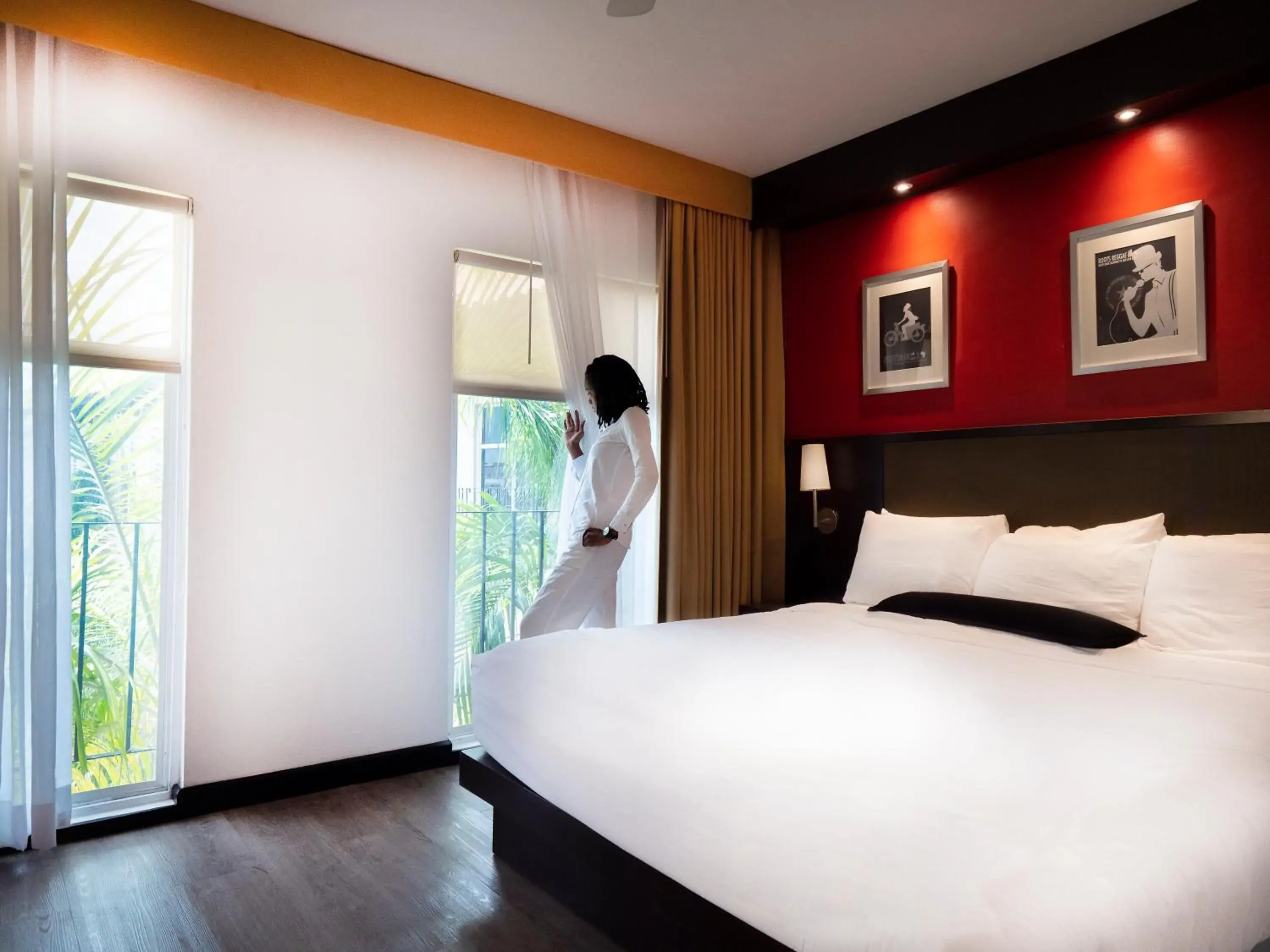 Property building, Bed in S Hotel Kingston Property building, Bed in S Hotel Kingston