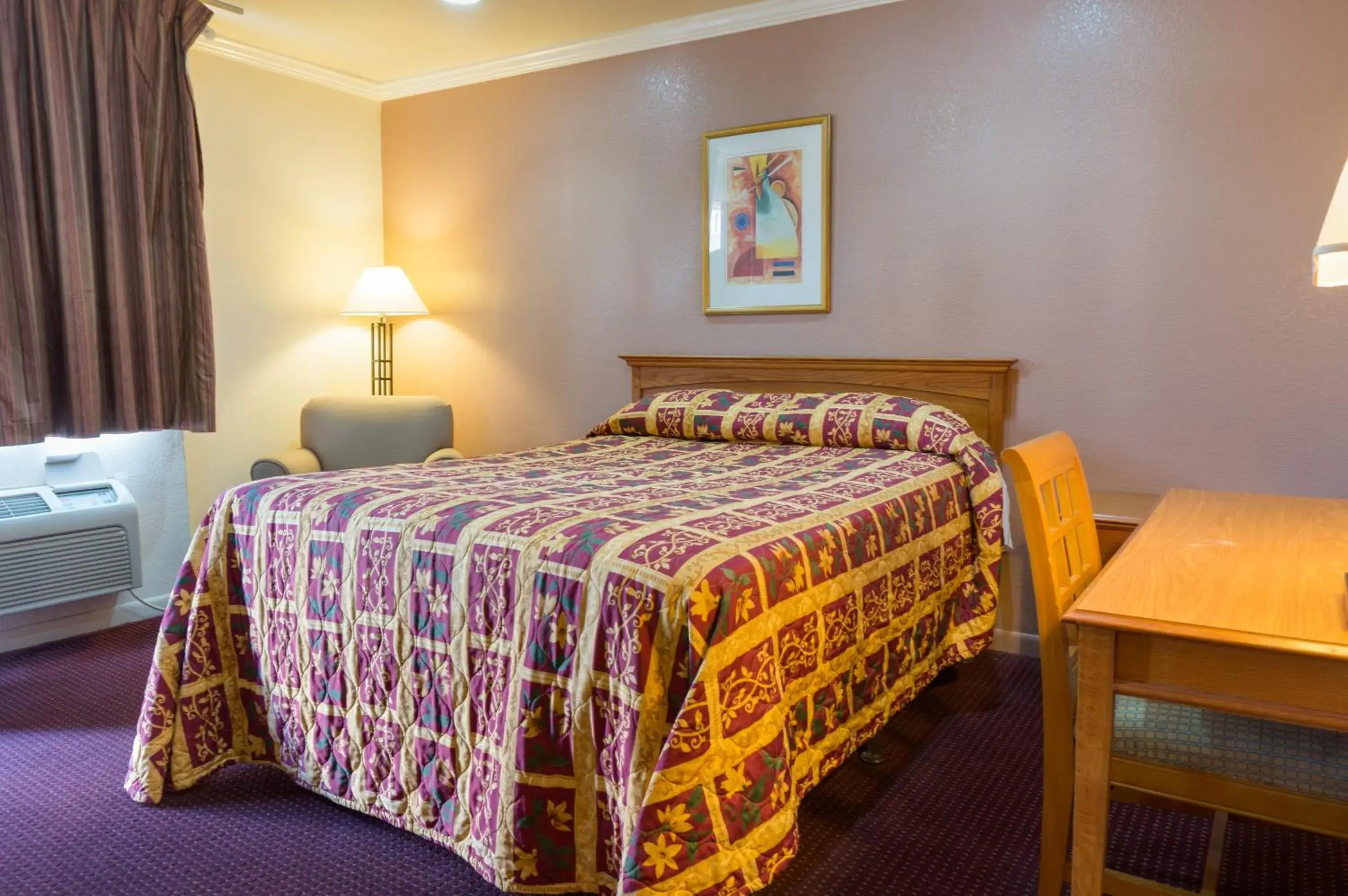 Bed in Mission Motel Bed in Mission Motel