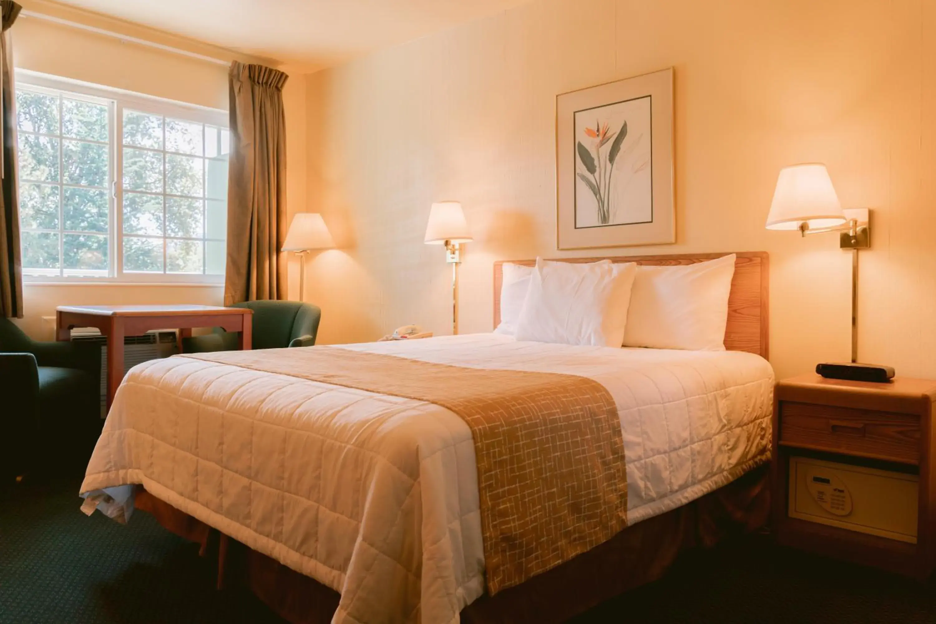 Bed in Riverfront Inn Roseburg Bed in Riverfront Inn Roseburg