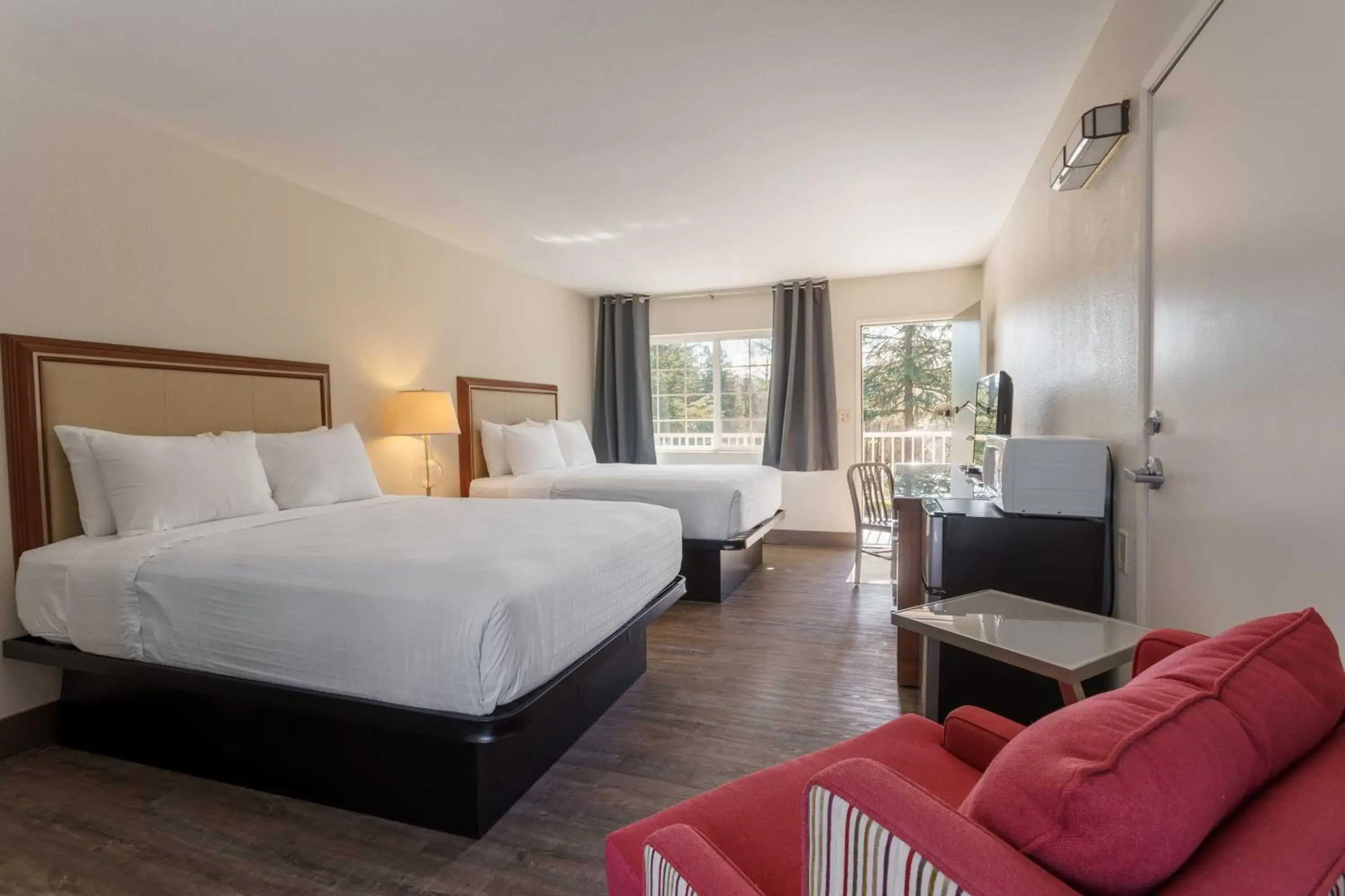 Bedroom, Bed in Riverfront Inn Roseburg Bedroom, Bed in Riverfront Inn Roseburg