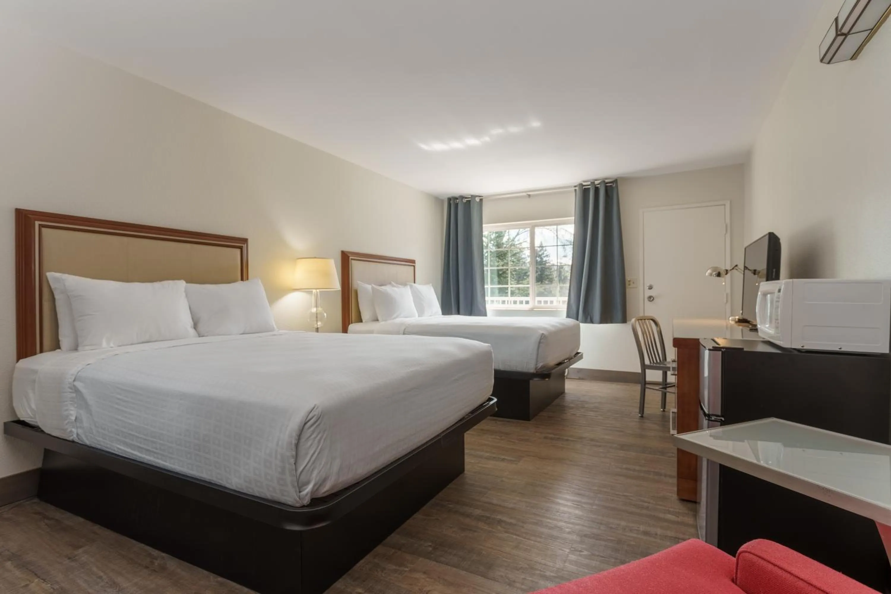 Bedroom, Bed in Riverfront Inn Roseburg