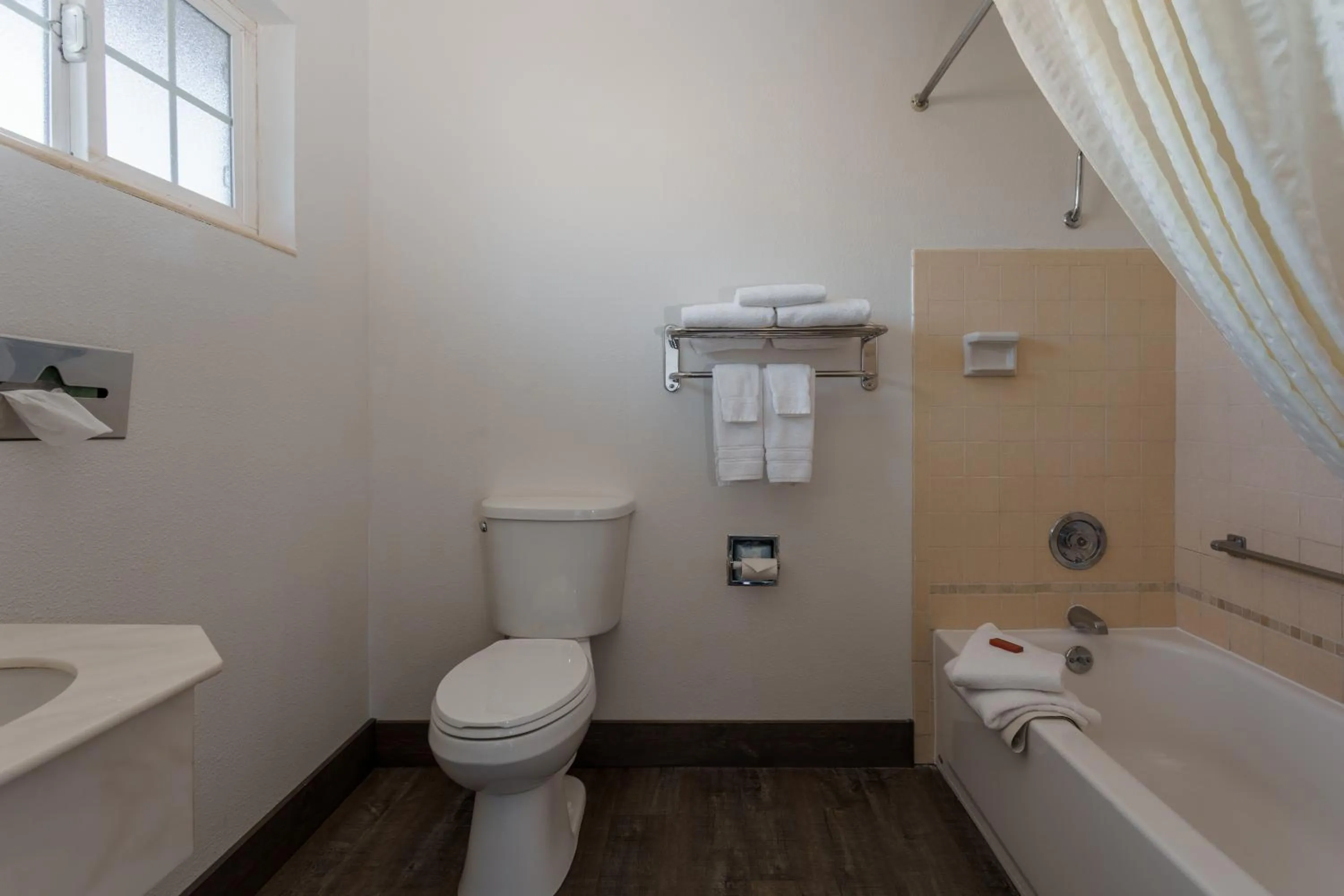 Bathroom in Riverfront Inn Roseburg