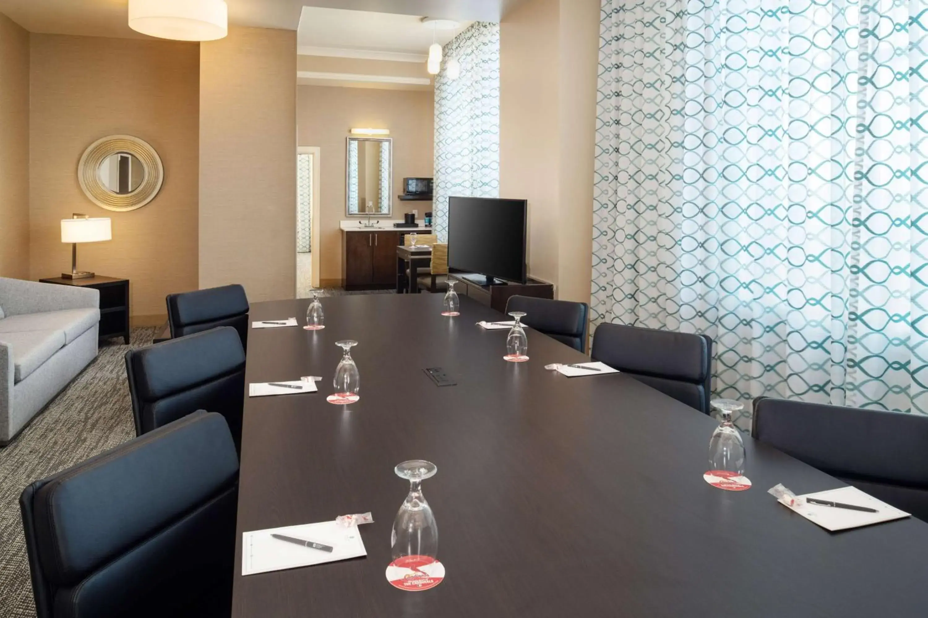 Living room in Embassy Suites Saint Louis - Downtown Living room in Embassy Suites Saint Louis - Downtown