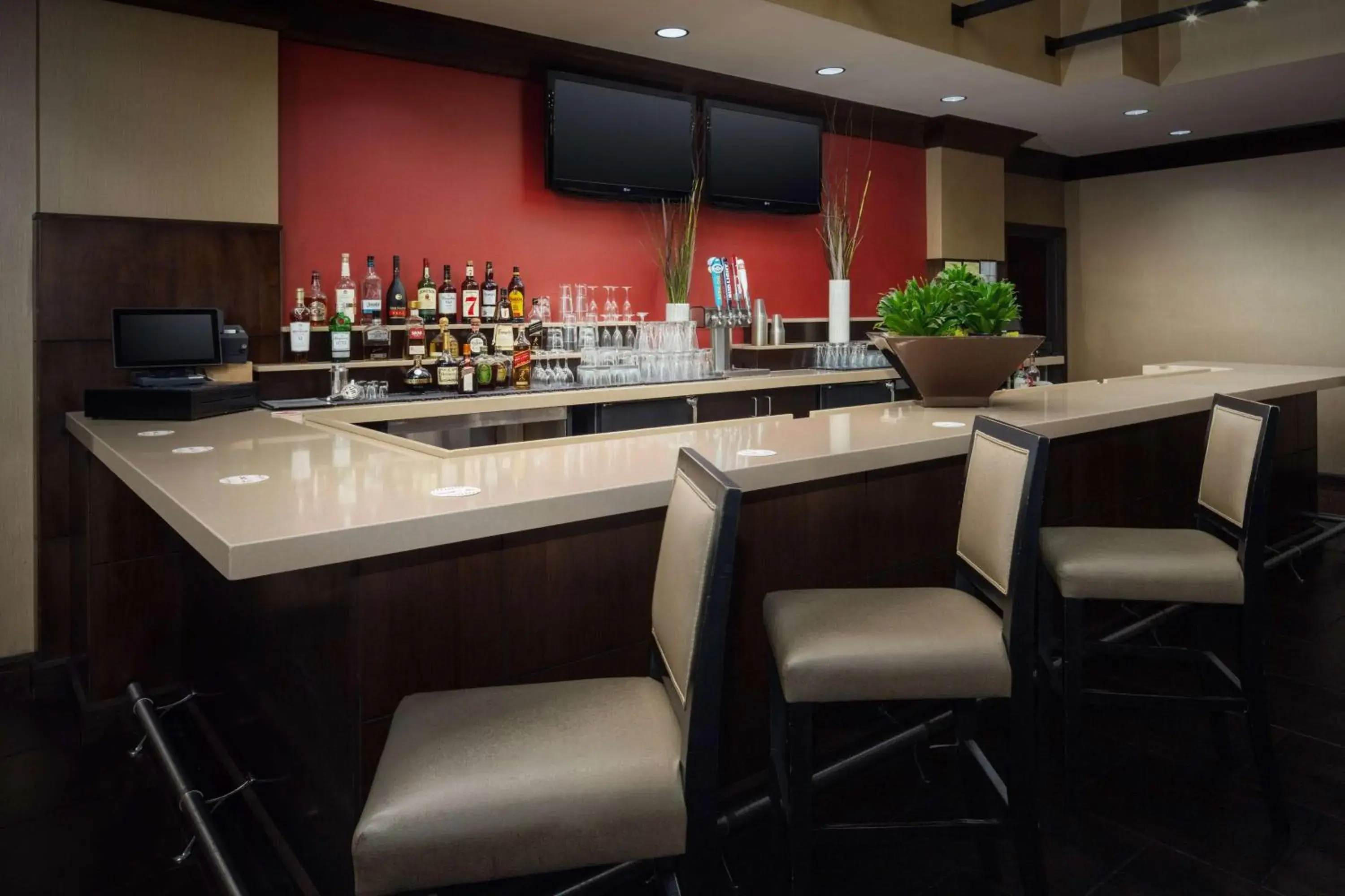 Lounge or bar in Embassy Suites Saint Louis - Downtown Lounge or bar in Embassy Suites Saint Louis - Downtown