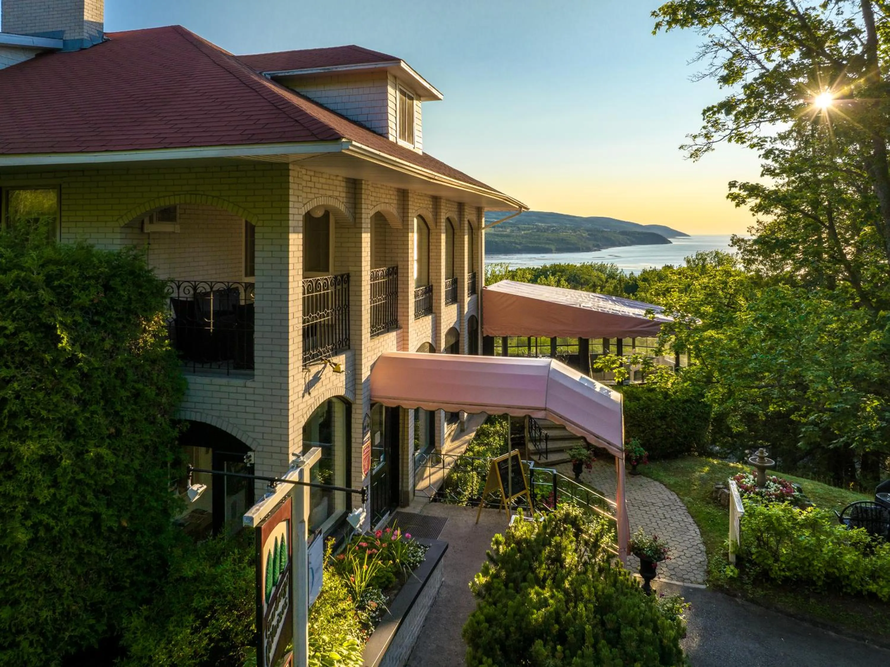 Property building in Auberge des Falaises