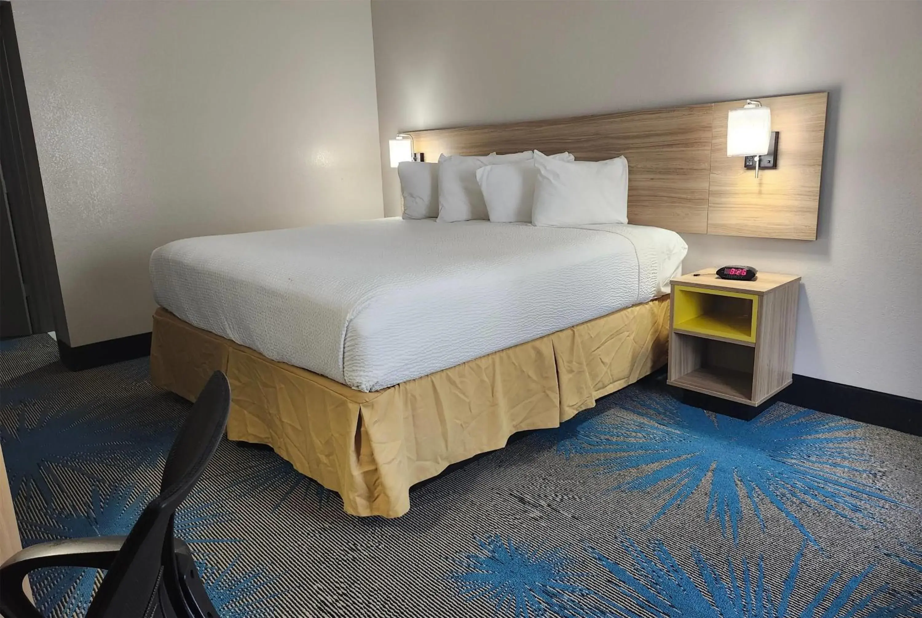 Photo of the whole room, Bed in Days Inn by Wyndham Ocean Springs Photo of the whole room, Bed in Days Inn by Wyndham Ocean Springs