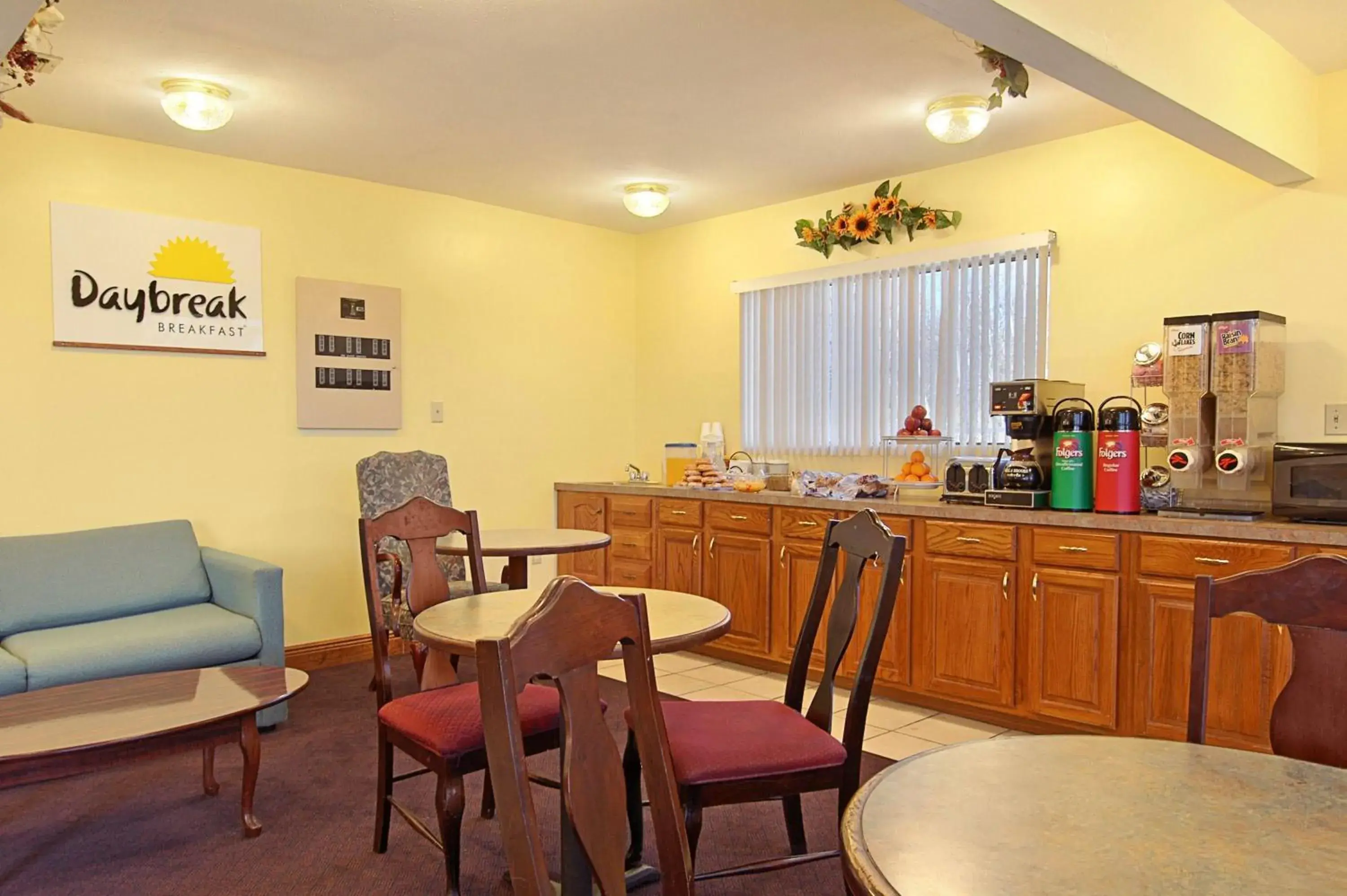 Breakfast in Days Inn by Wyndham Ocean Springs Breakfast in Days Inn by Wyndham Ocean Springs