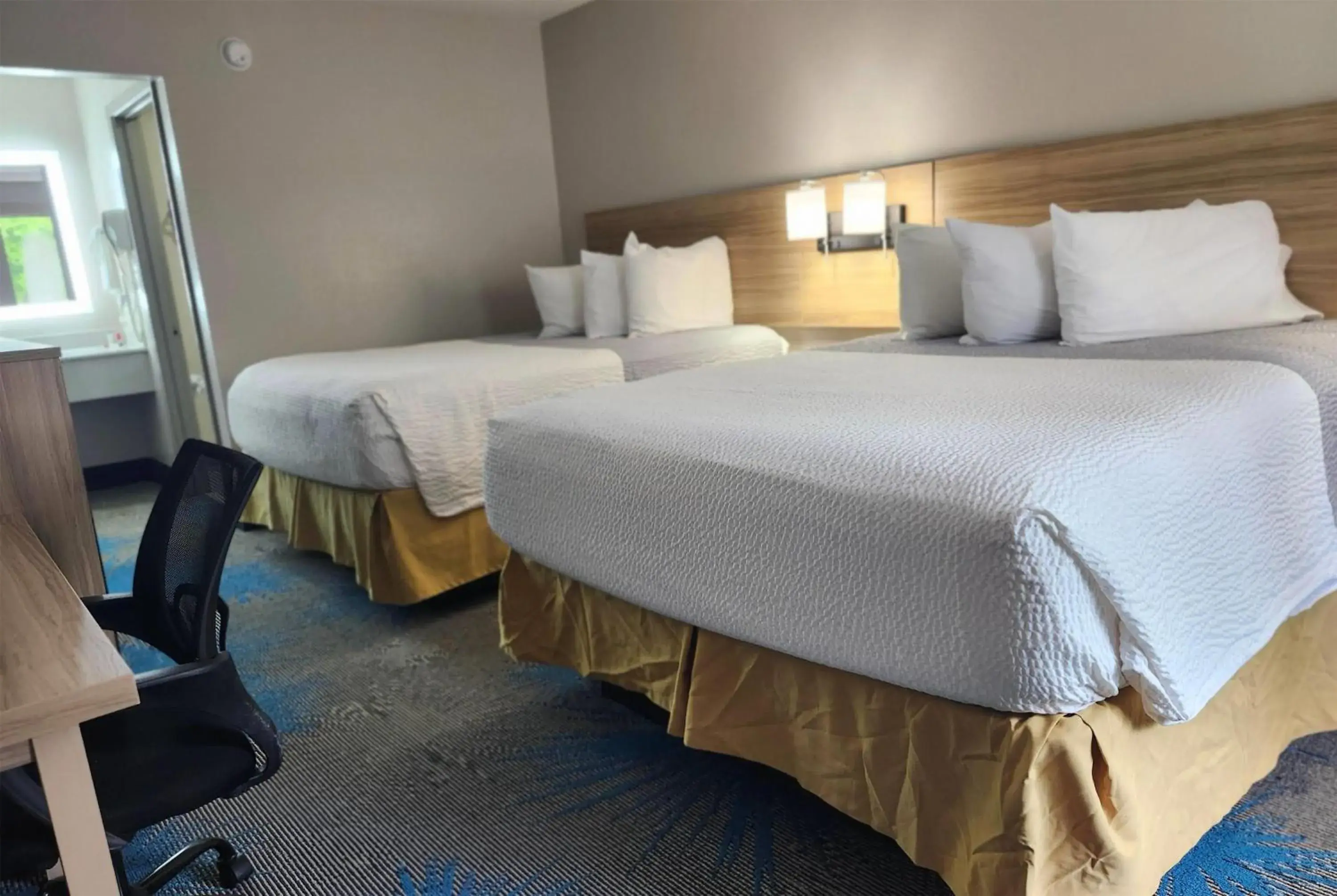 Photo of the whole room, Bed in Days Inn by Wyndham Ocean Springs Photo of the whole room, Bed in Days Inn by Wyndham Ocean Springs