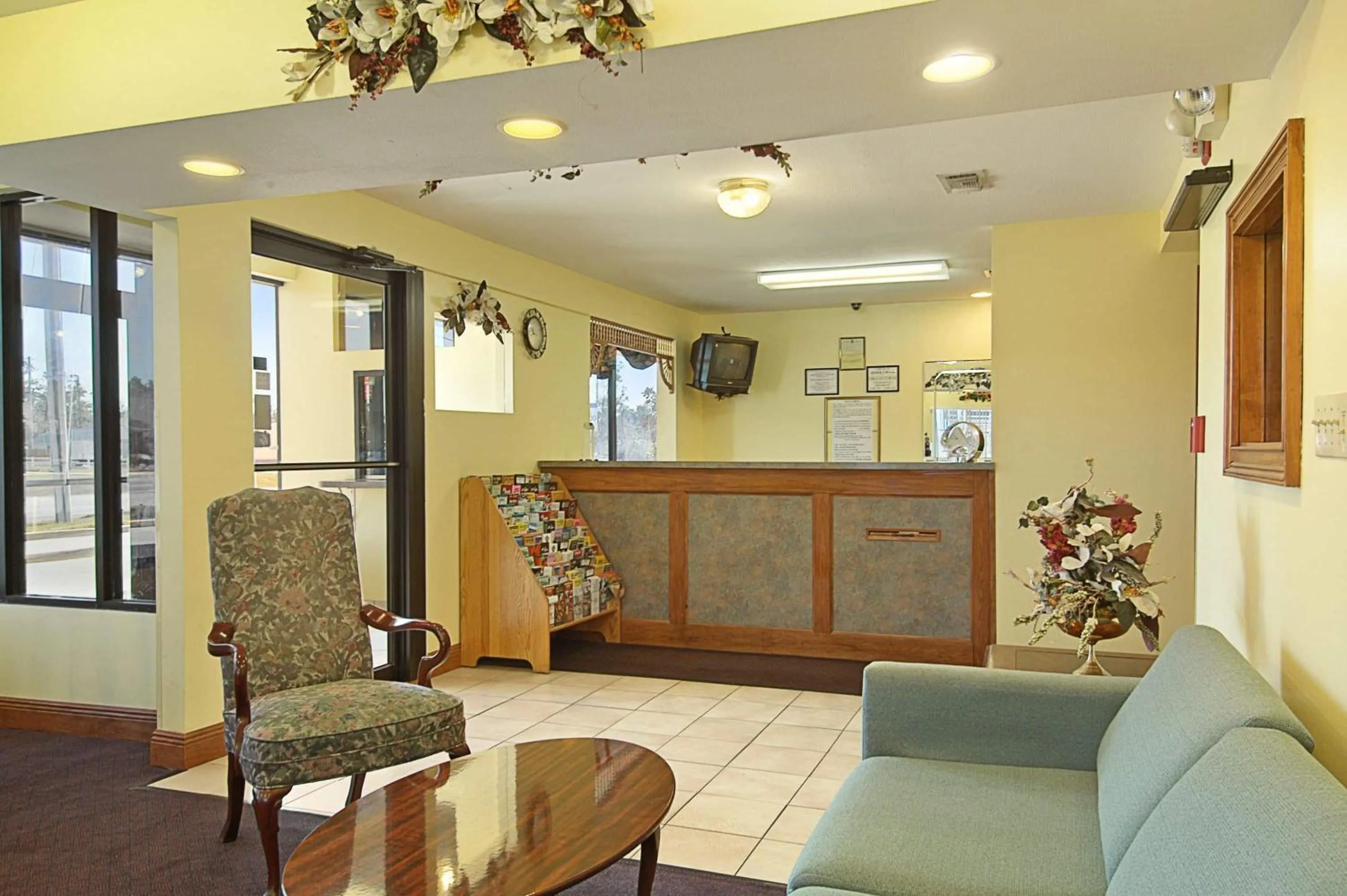 Lobby or reception in Days Inn by Wyndham Ocean Springs